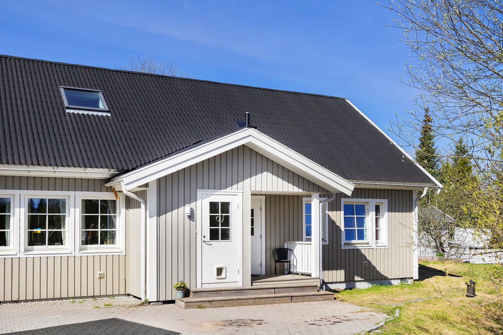 Inngangsparti til høyre for seksjon 1, venstre for seksjon 2 Galleribilde