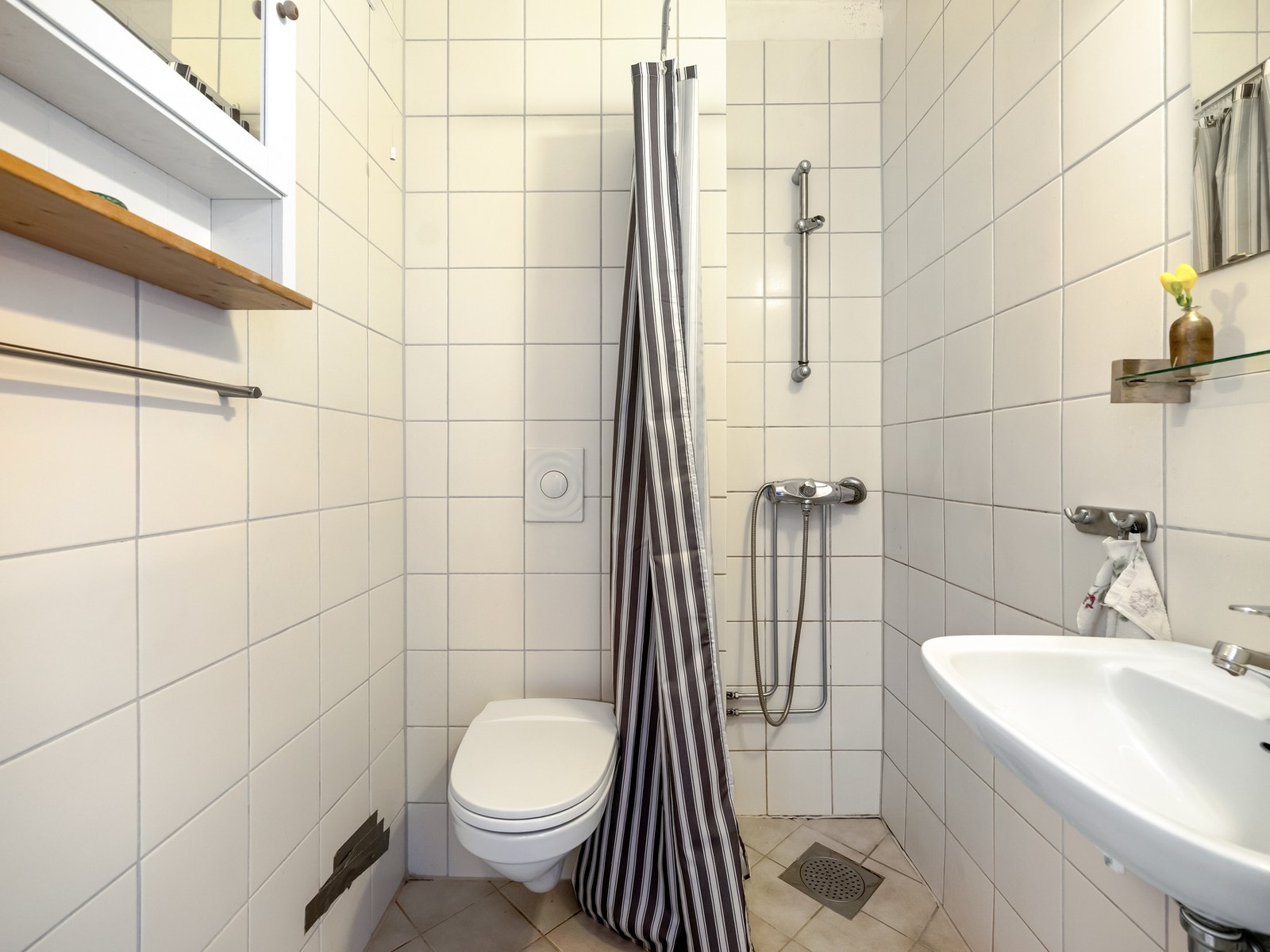 Badet ser helt OK ut på bilder, men la oss bare si det som det er: dette er modent for oppussing. Galleribilde