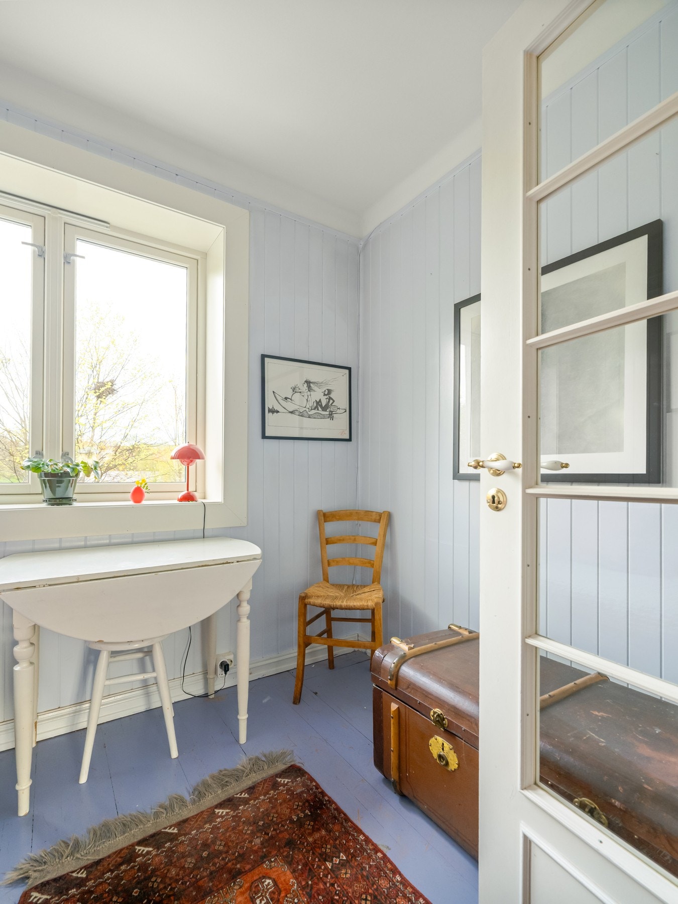 Nå er vi på vei inn i soverom nr. 2, som ligger innenfor kjøkkenet. Galleribilde