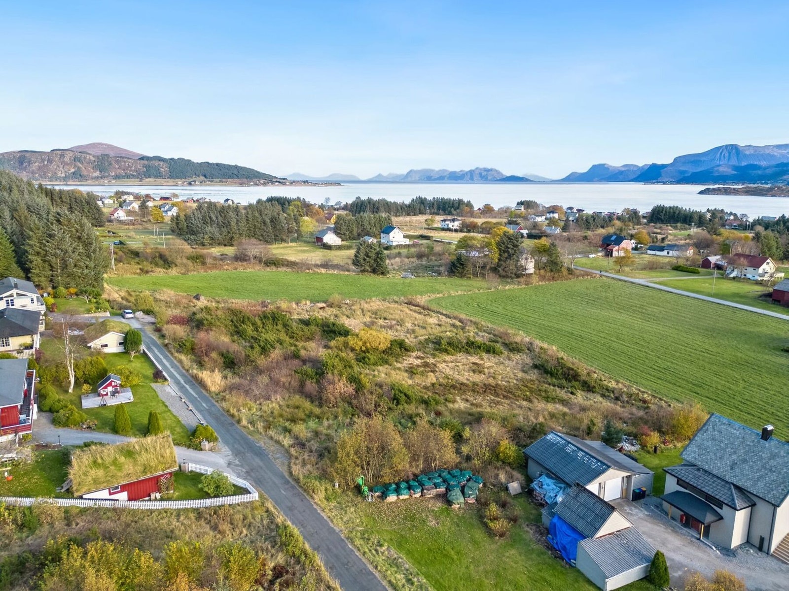 Stort tomt med gode sol- og utsiktsforhold Galleribilde