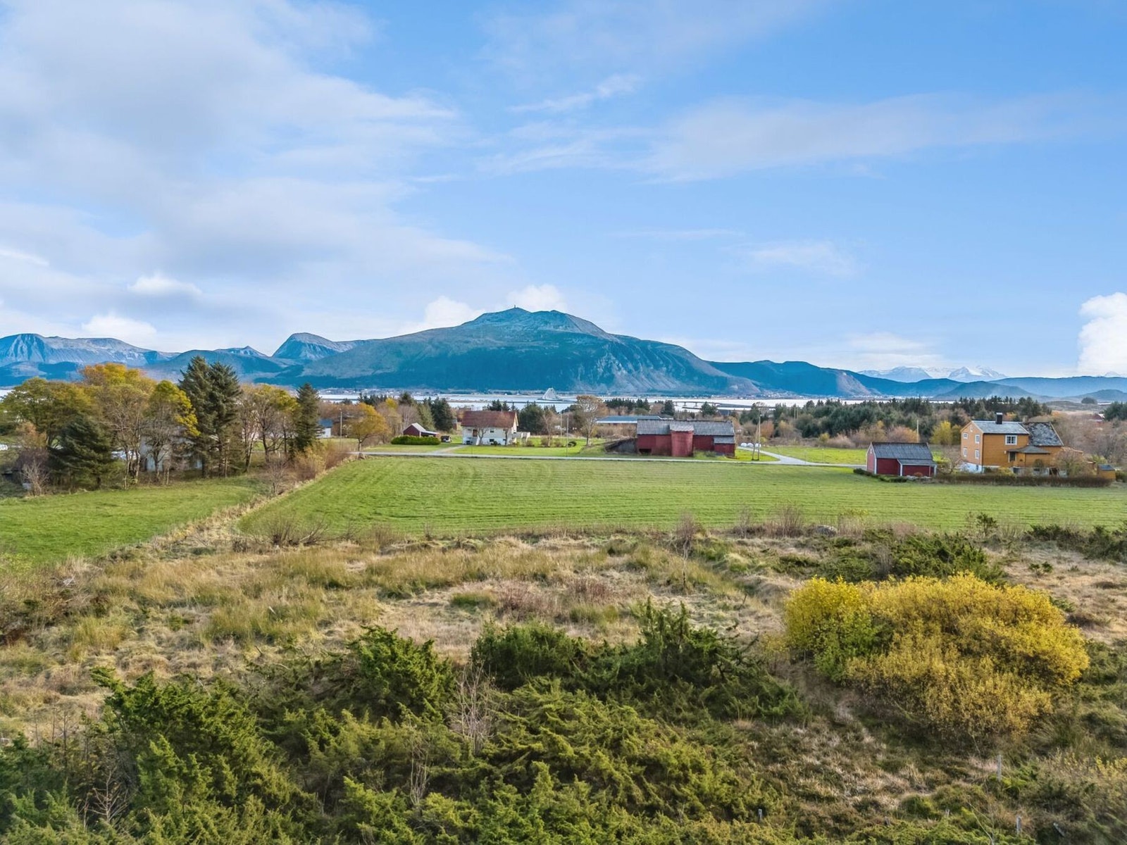 I reguleringsplanen som er gjeldende er eiendommen regulert til 5-eneboliger, samt leikeplass. Galleribilde