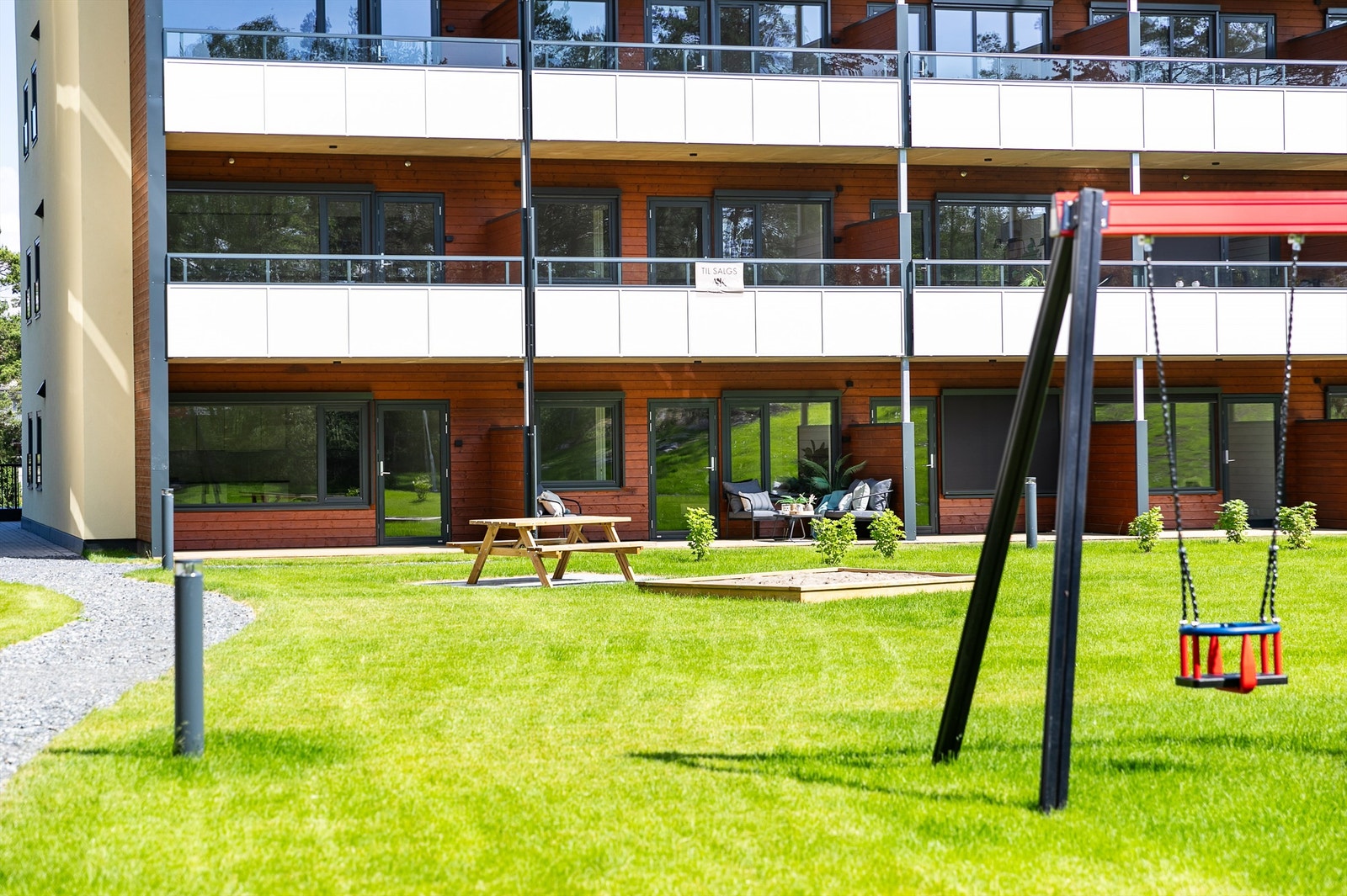 Plassering på bakkenivå er barnevennlig og gir enkel tilgang til sameiets store fellesarealer. Galleribilde