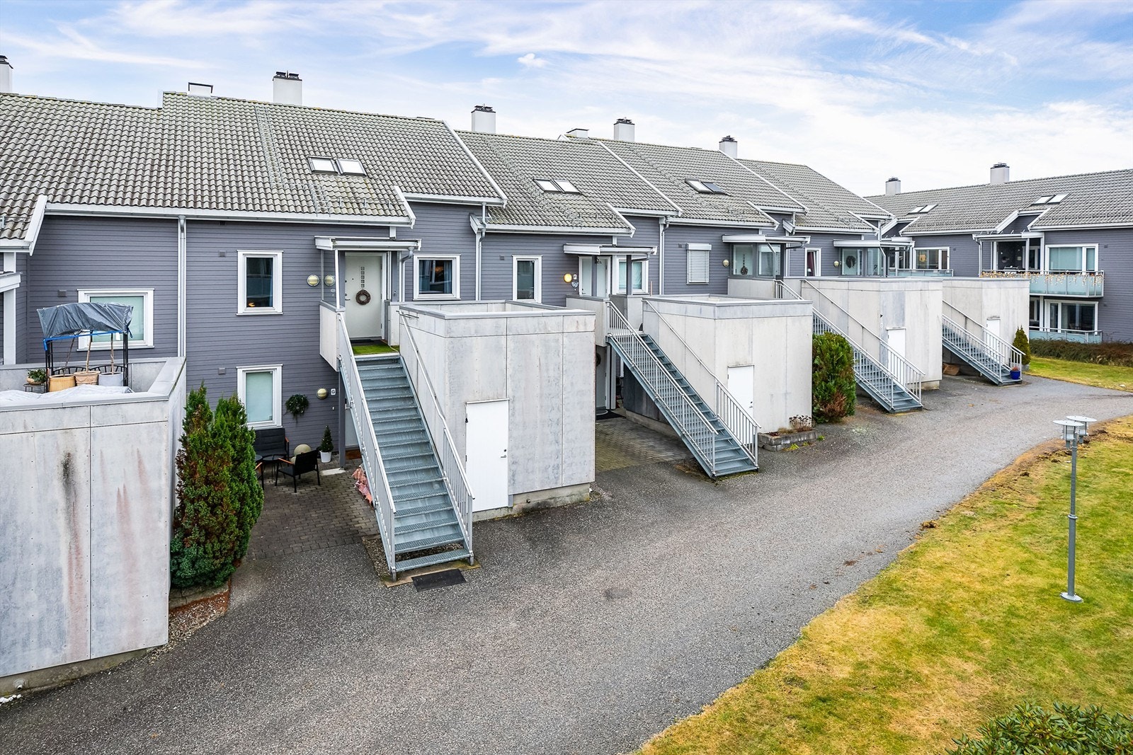 Leiligheten disponerer utvendig bod på ca. 5 kvm. under terrassen. Galleribilde