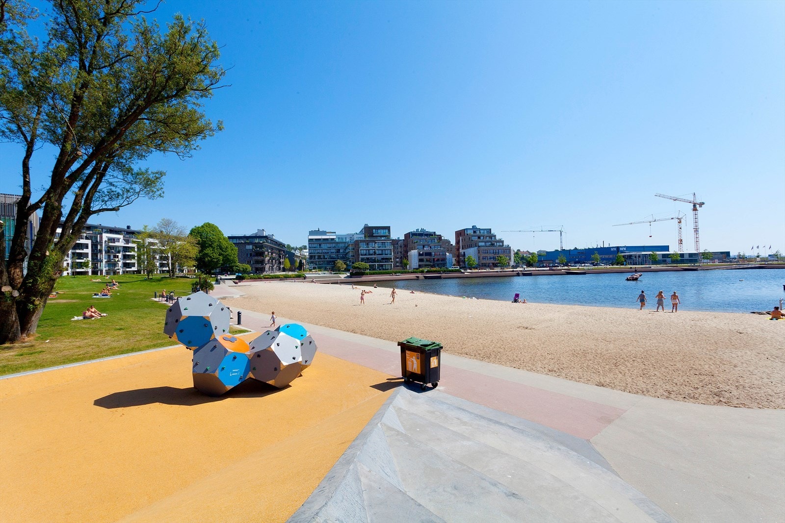 Fantastiske Bystranda like ved, grønne omgivelser og lekeplass. Perfekt for solfylte dager og avslappende stunder. Galleribilde