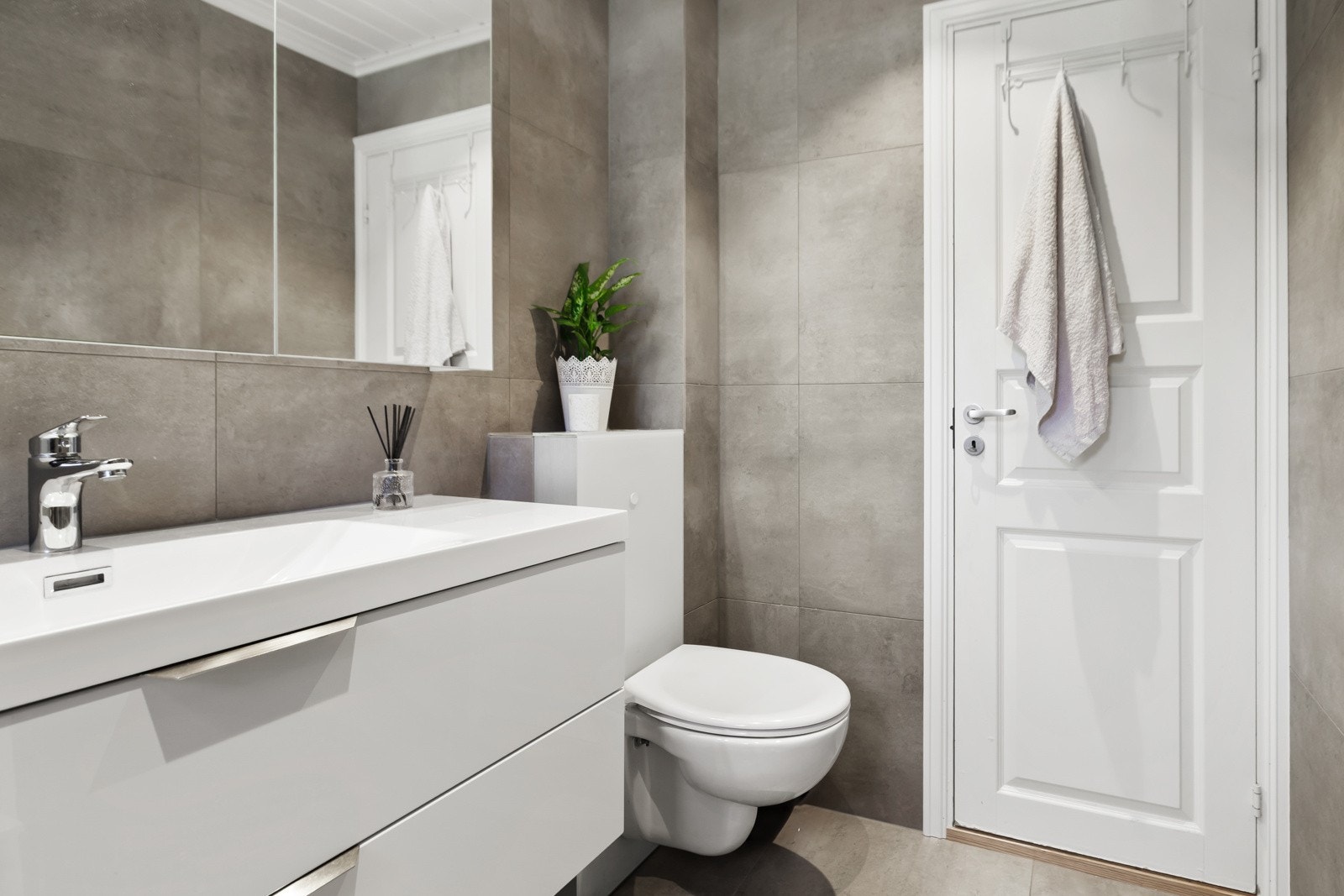 Baderommene har elektriske varmekabler. Galleribilde