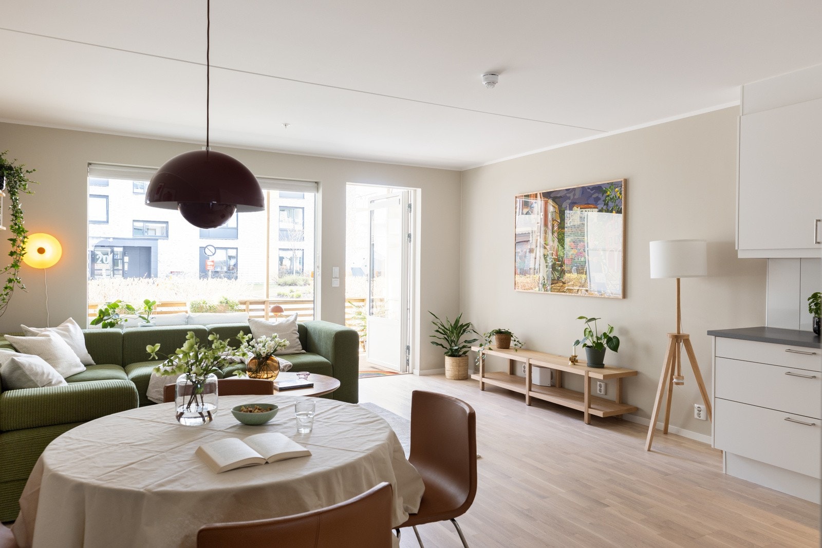 Lekkert gulv, lyse vegger og gode lysforhold skaper en herlig atmosfære. Galleribilde