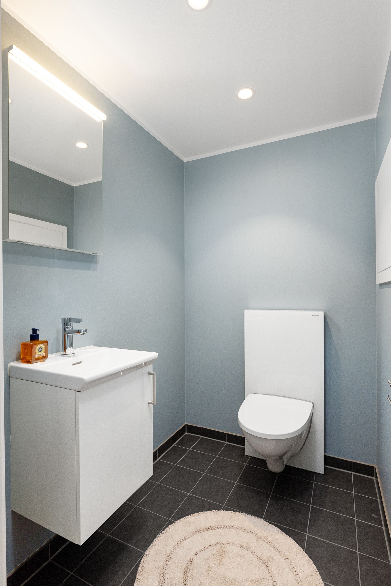 Flott ekstra toalettrom. Galleribilde