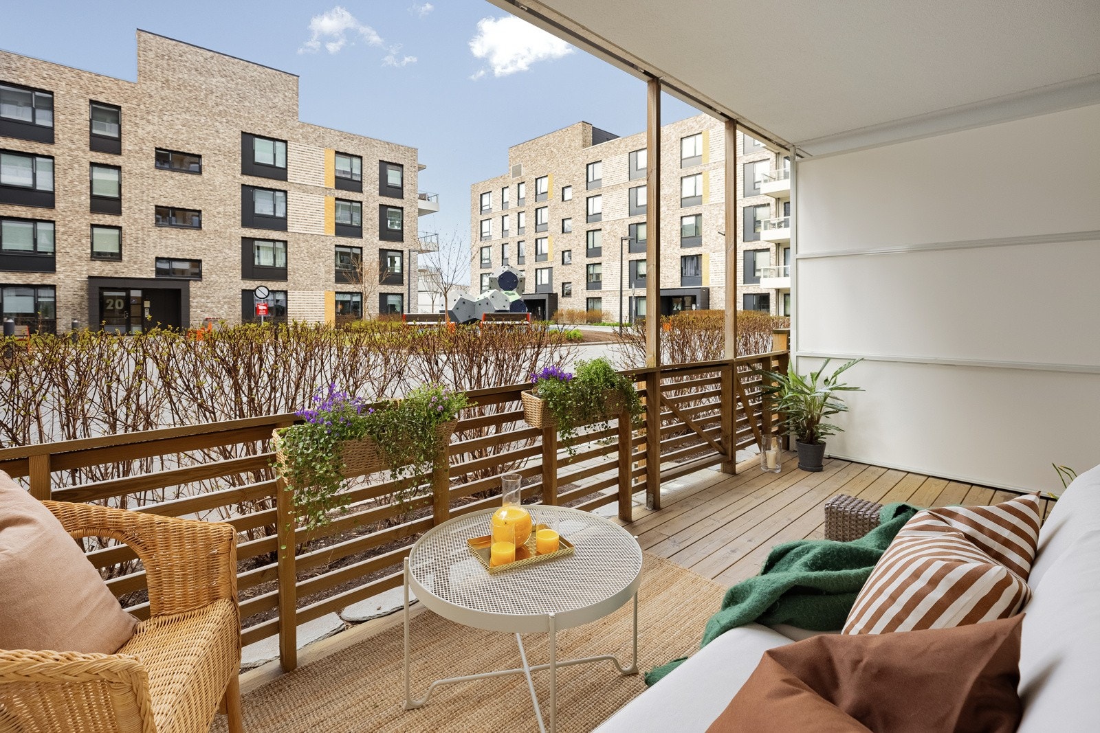 Uteområdet blir som et ekstra rom i sommerhalvåret og her kan du virkelig skape din egen sommeroase. Galleribilde