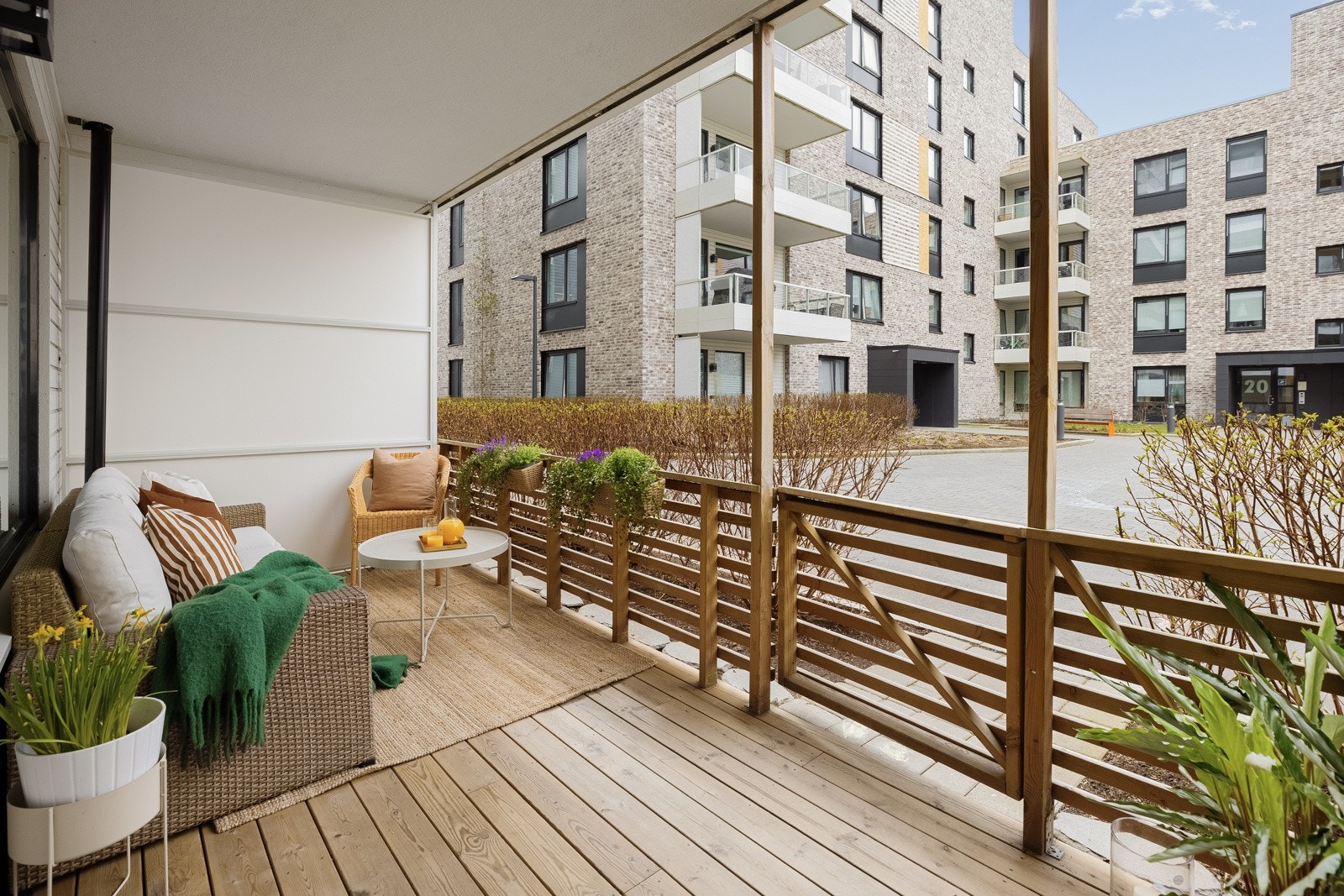 På markterrassen er det god plass til både sofagruppe, spiseplass og grill. Galleribilde