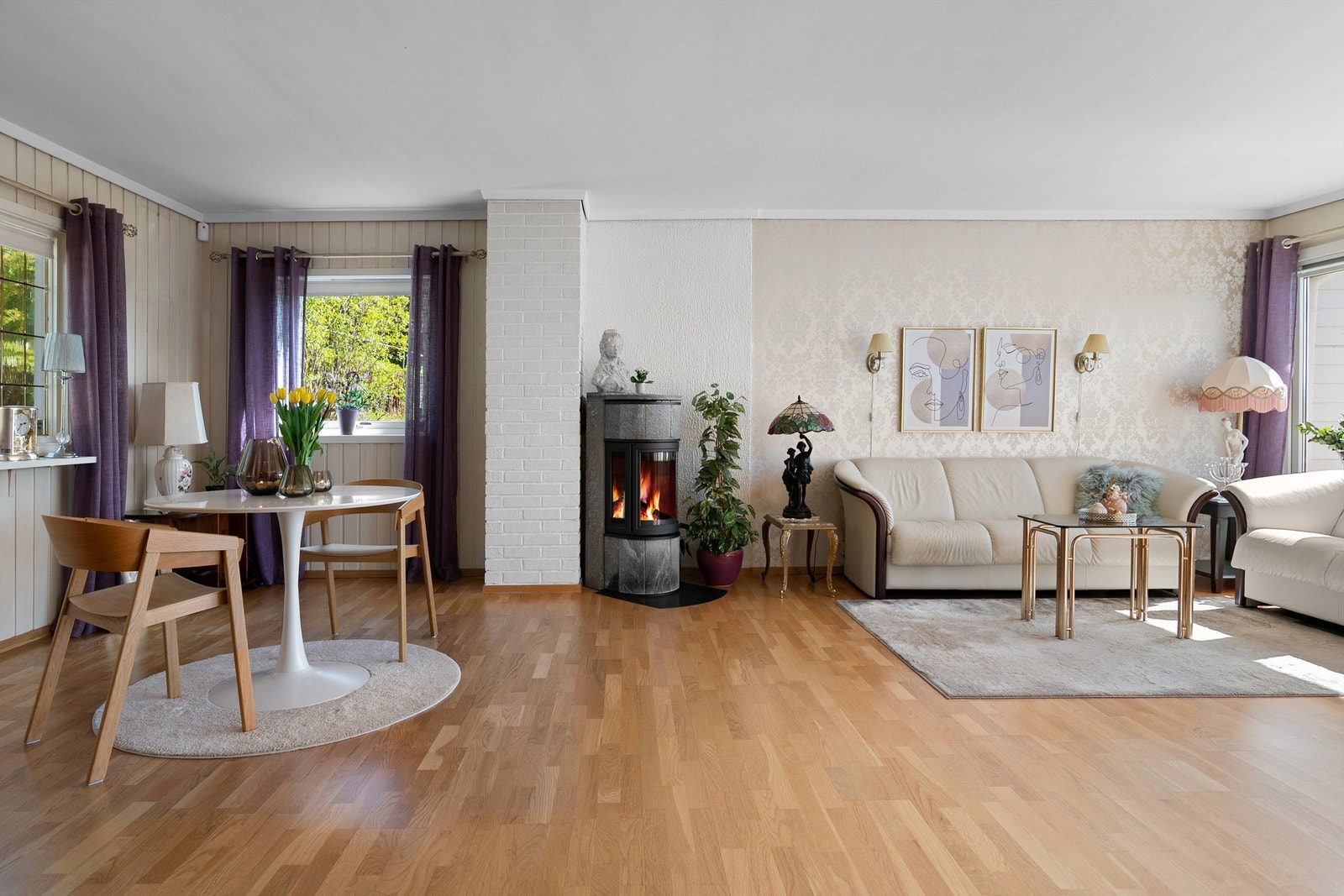 Peisovn i stue for ekstra varme og hygge Galleribilde