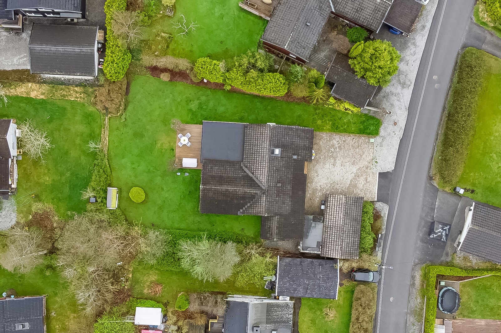 Stor og flott opparbeidet tomt på ca. 970 kvm. Galleribilde