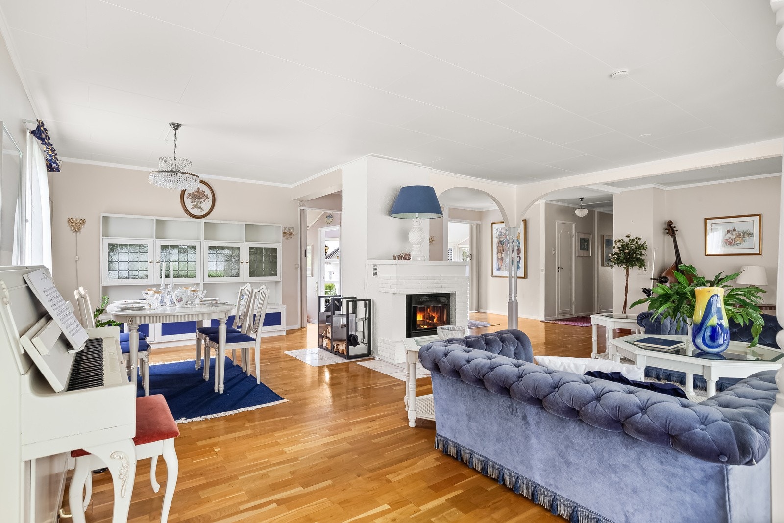 Et sosialt allrom som rommer hele familien og har flere soner. Galleribilde