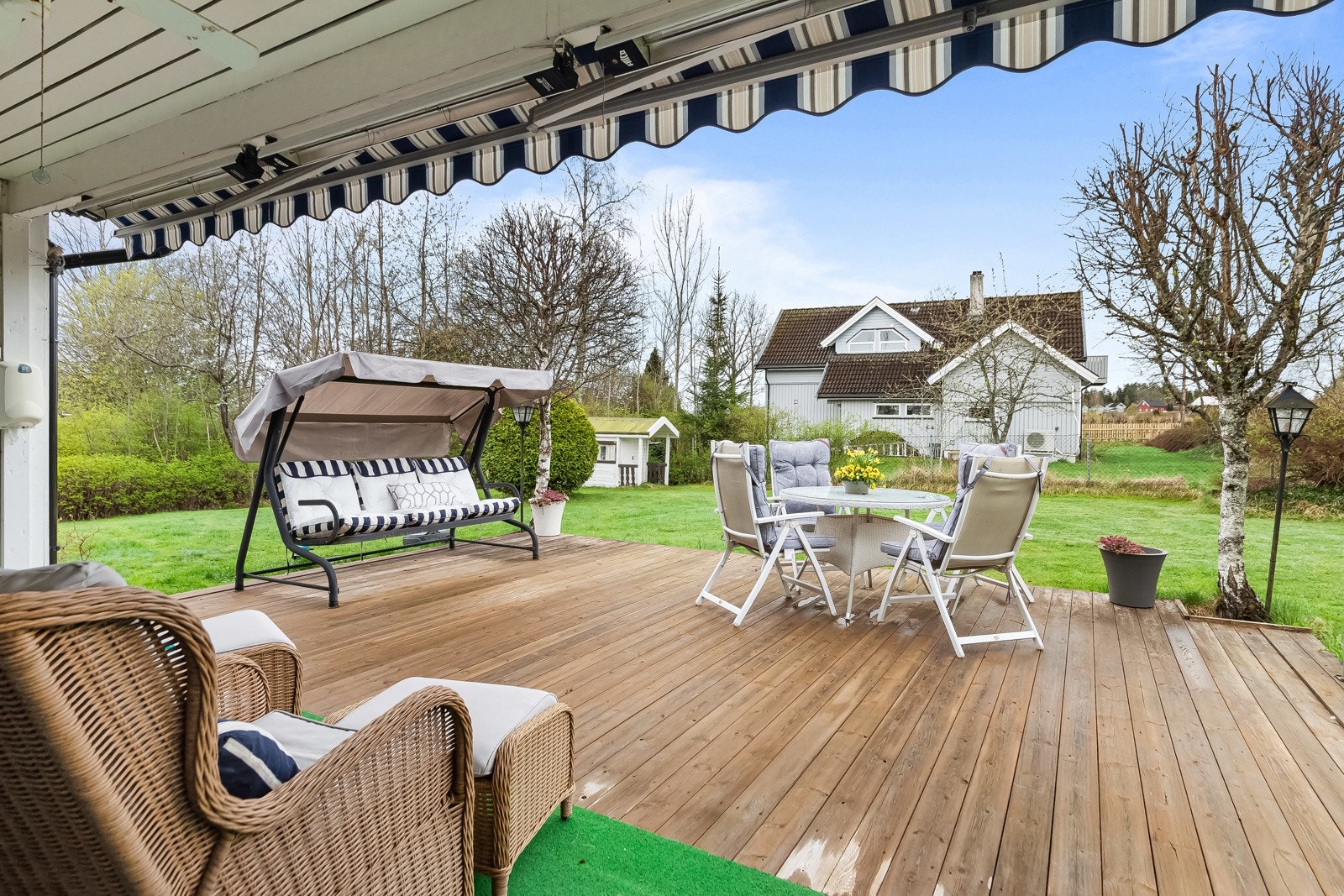 Hagen har flere gode soner med både lekestue og terrasseplatting. Galleribilde