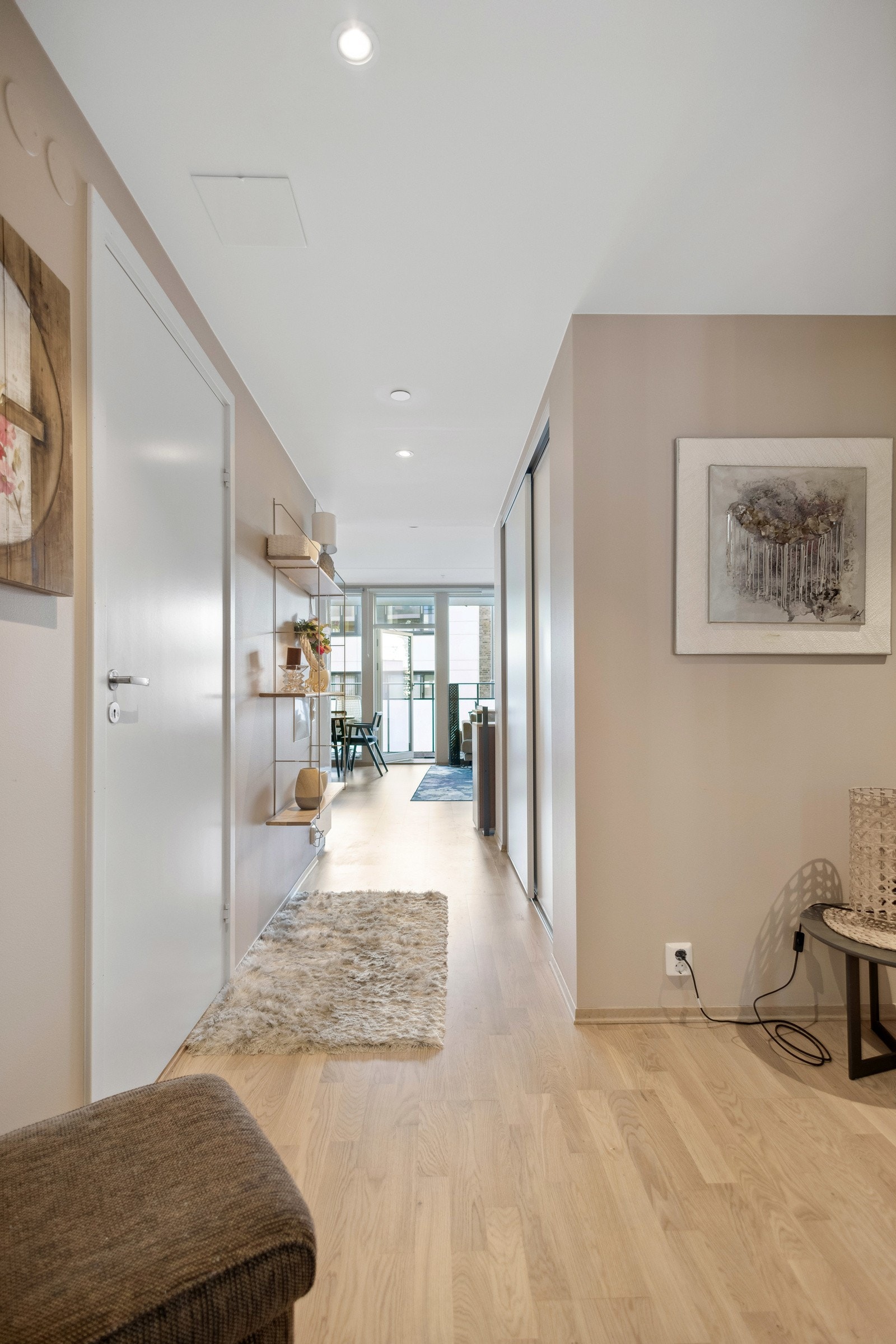 Entrè mot stue. Galleribilde