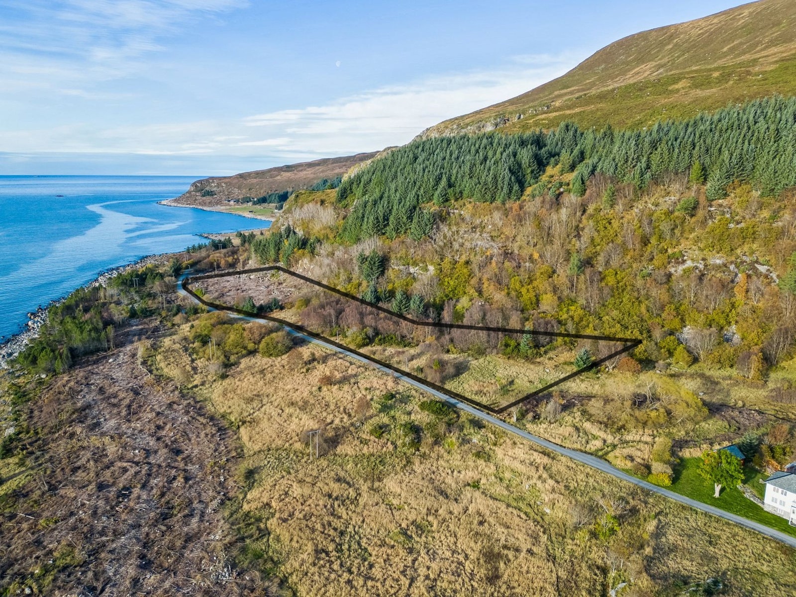 Tomten er rammet inn i den sorte rammen. Stipulerte tomtegrenser. Galleribilde