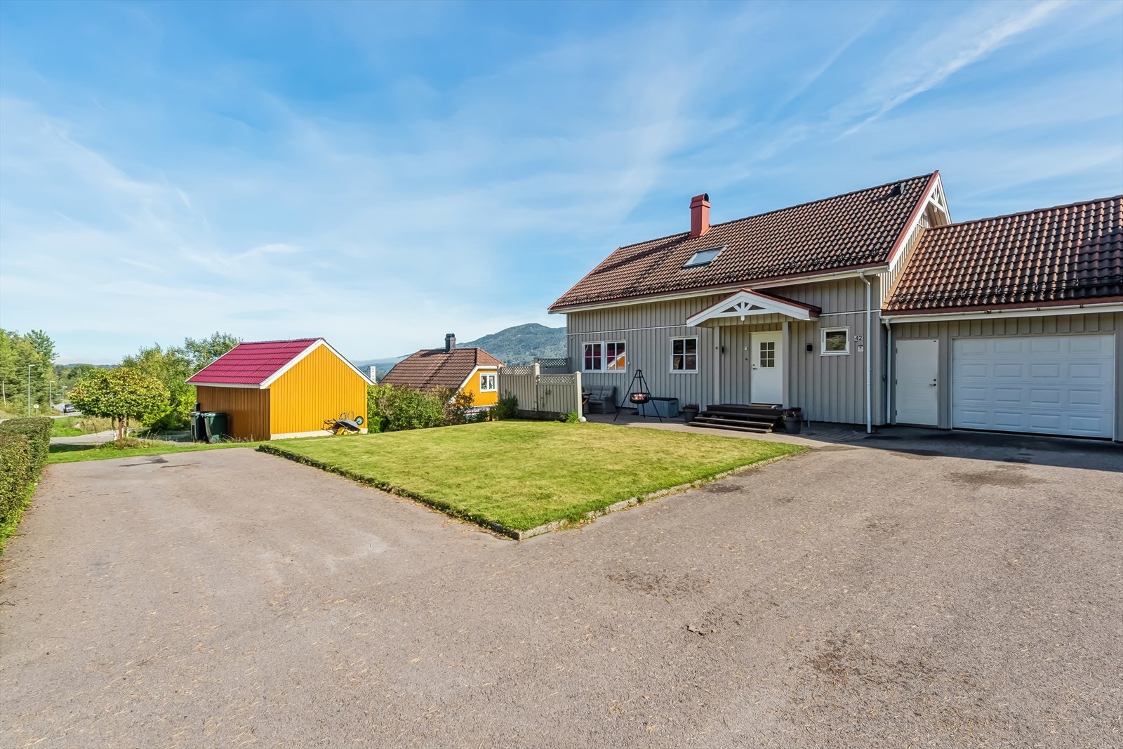 God plass til parkering i gårdsplass Galleribilde