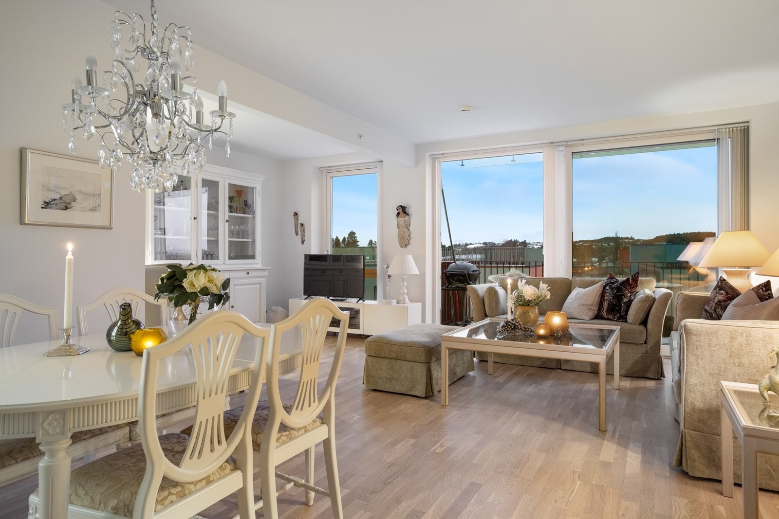 Balansert ventilasjon og vannbåren varme sørger for god oppvarming. Galleribilde