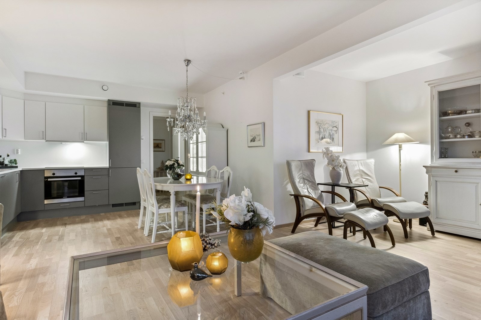 Leiligheten har en innvendig bod på ca. 2 kvm, samt en bod i kjeller på 5 kvm. Galleribilde