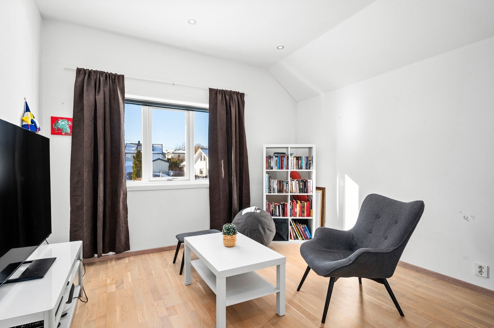 Praktisk loftstue i 2. etasje Galleribilde