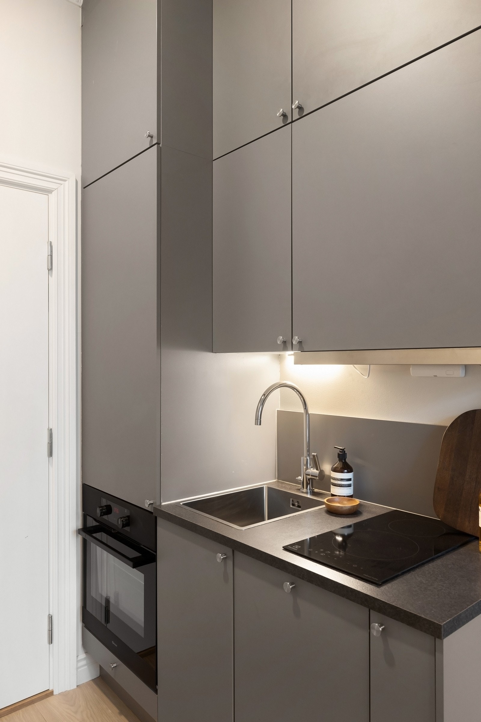 Alle hvitevarer er integrert også i hybel. Galleribilde