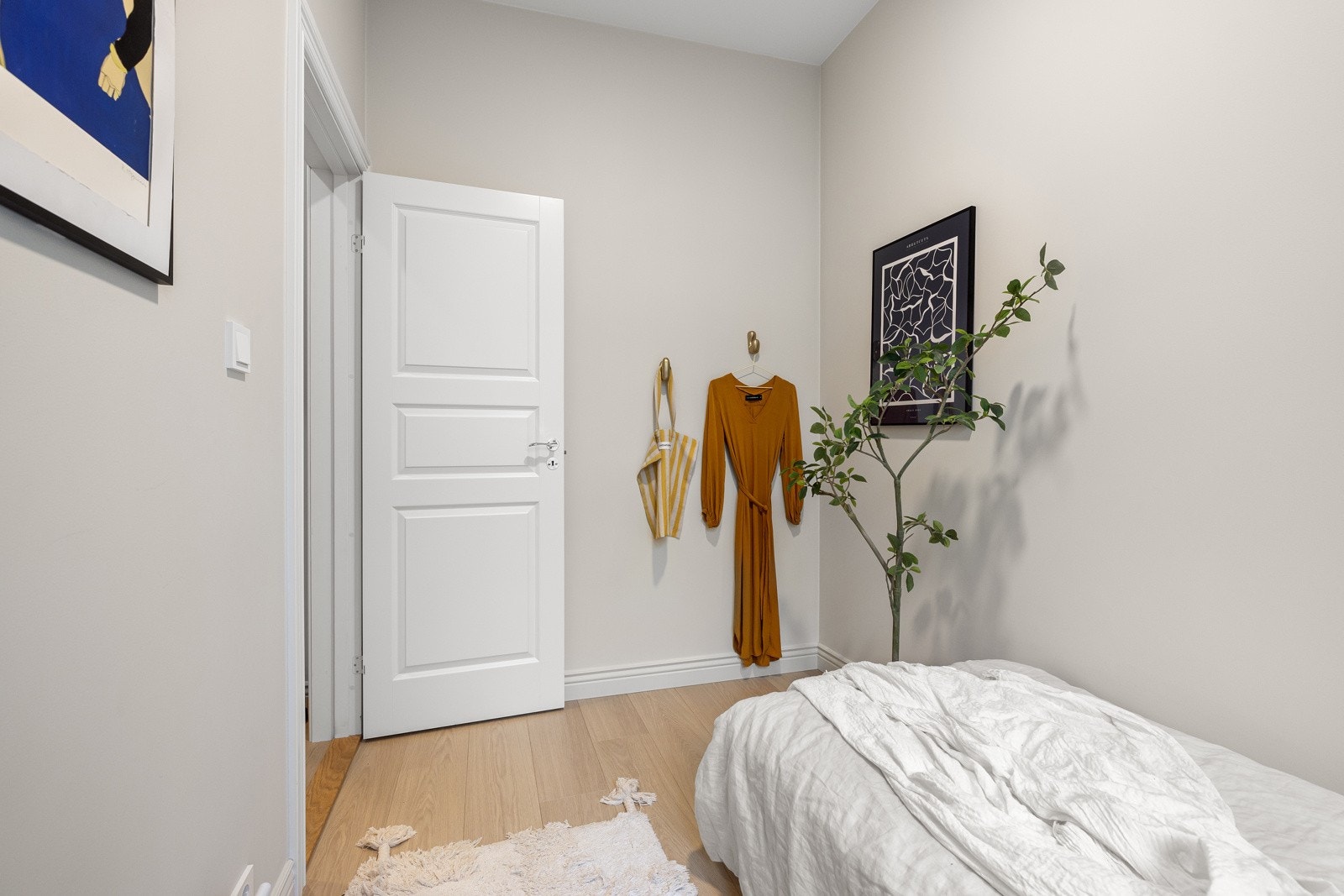 Det er god plass til garderobeskap på begge soverom. Galleribilde