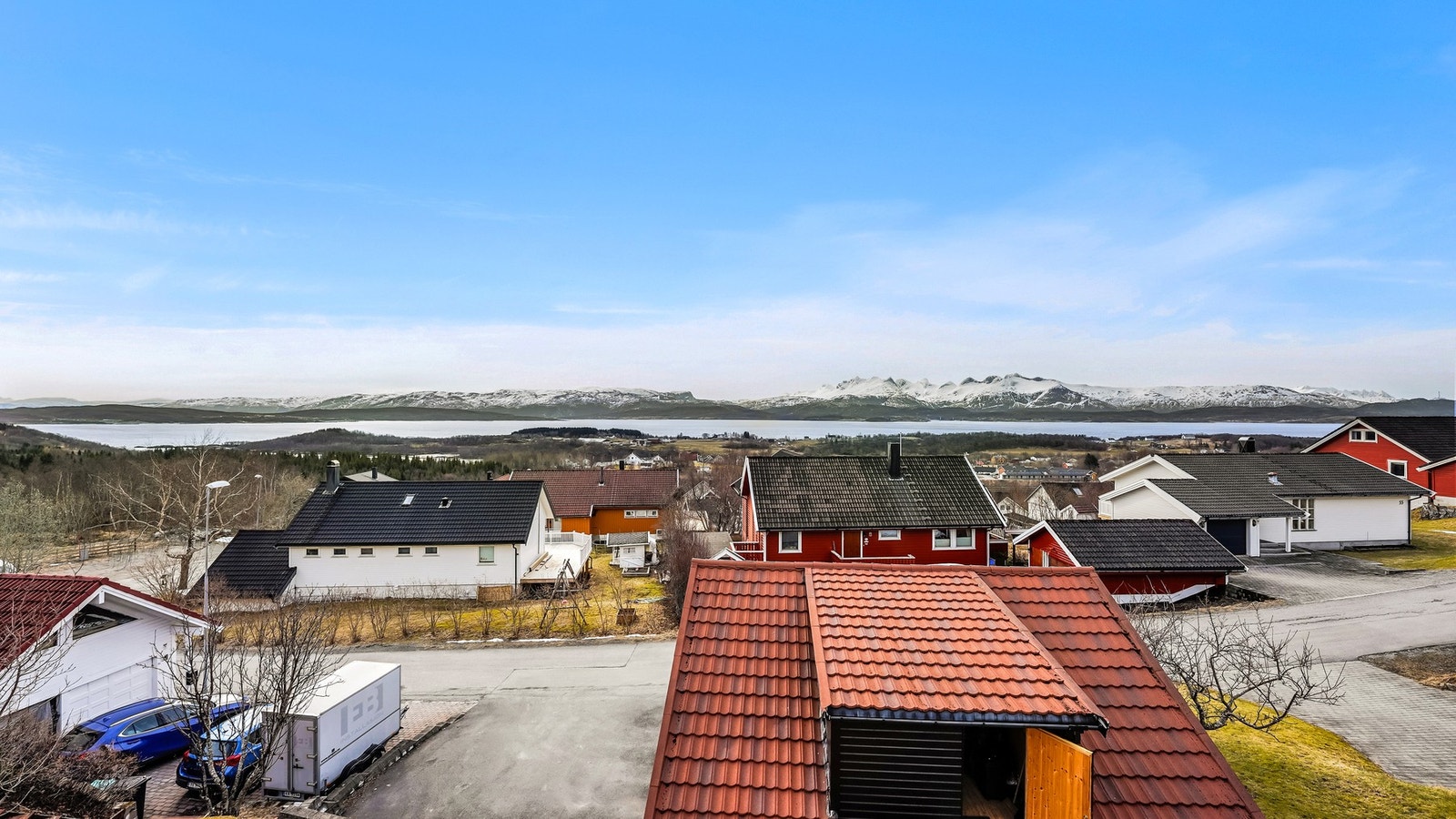Her nyter du panoramautsikt mot majestetiske Børvasstindene. Galleribilde
