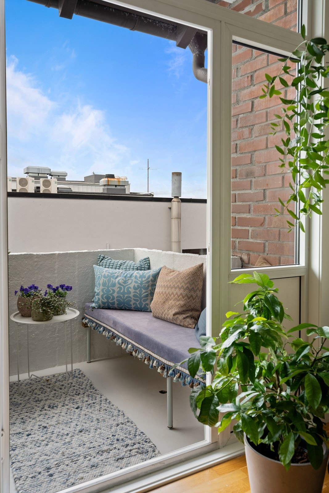 Balkongen er ca 3 m². Galleribilde