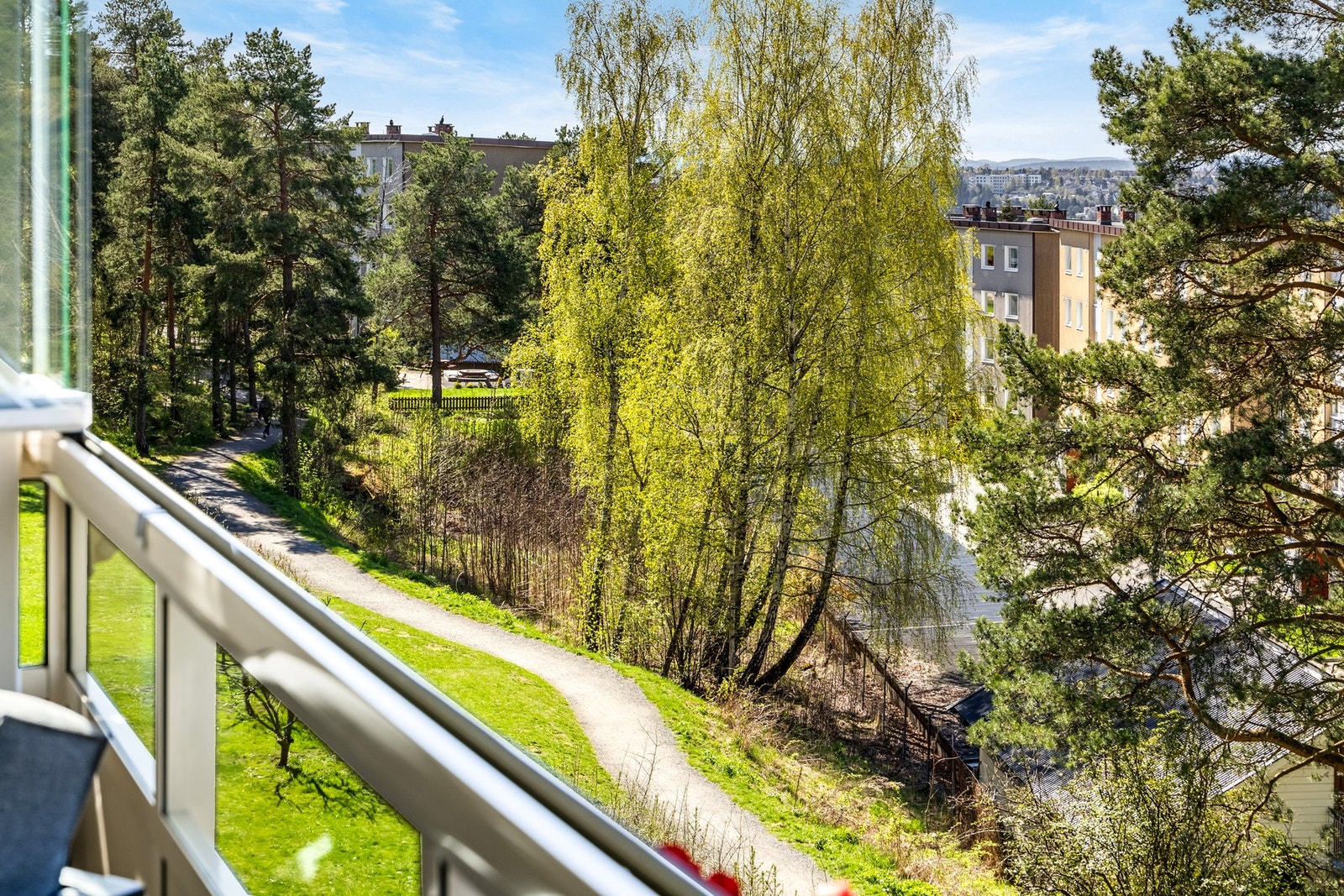 På baksiden av blokka er det internveier i skjermede omgivelser. Galleribilde