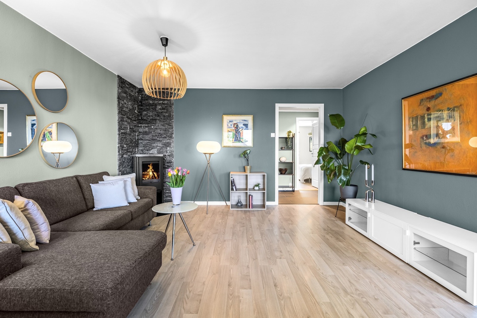 Boligen har en svært god og gjennomtenkt planløsning med gode soneinndelinger. Galleribilde