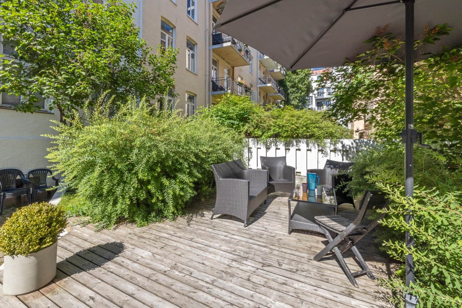 Uteplass i bakgården. Galleribilde