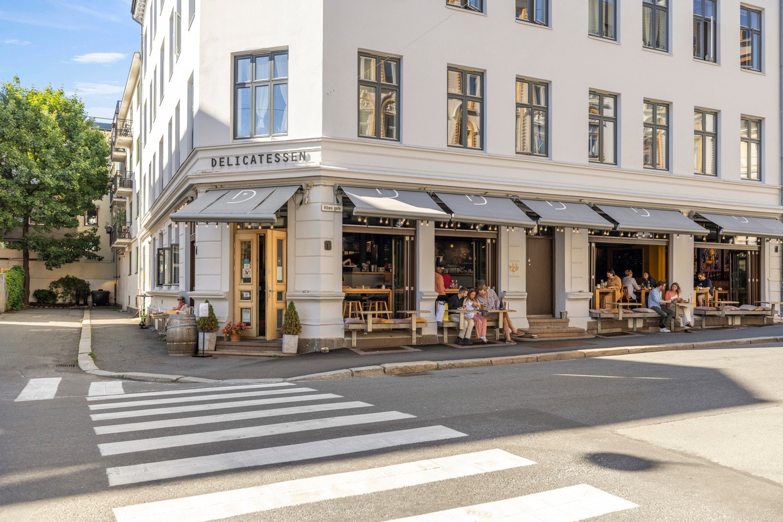 Hyggelige kafeer i nabolaget som her, Delicatessen rett ned i gaten. Galleribilde