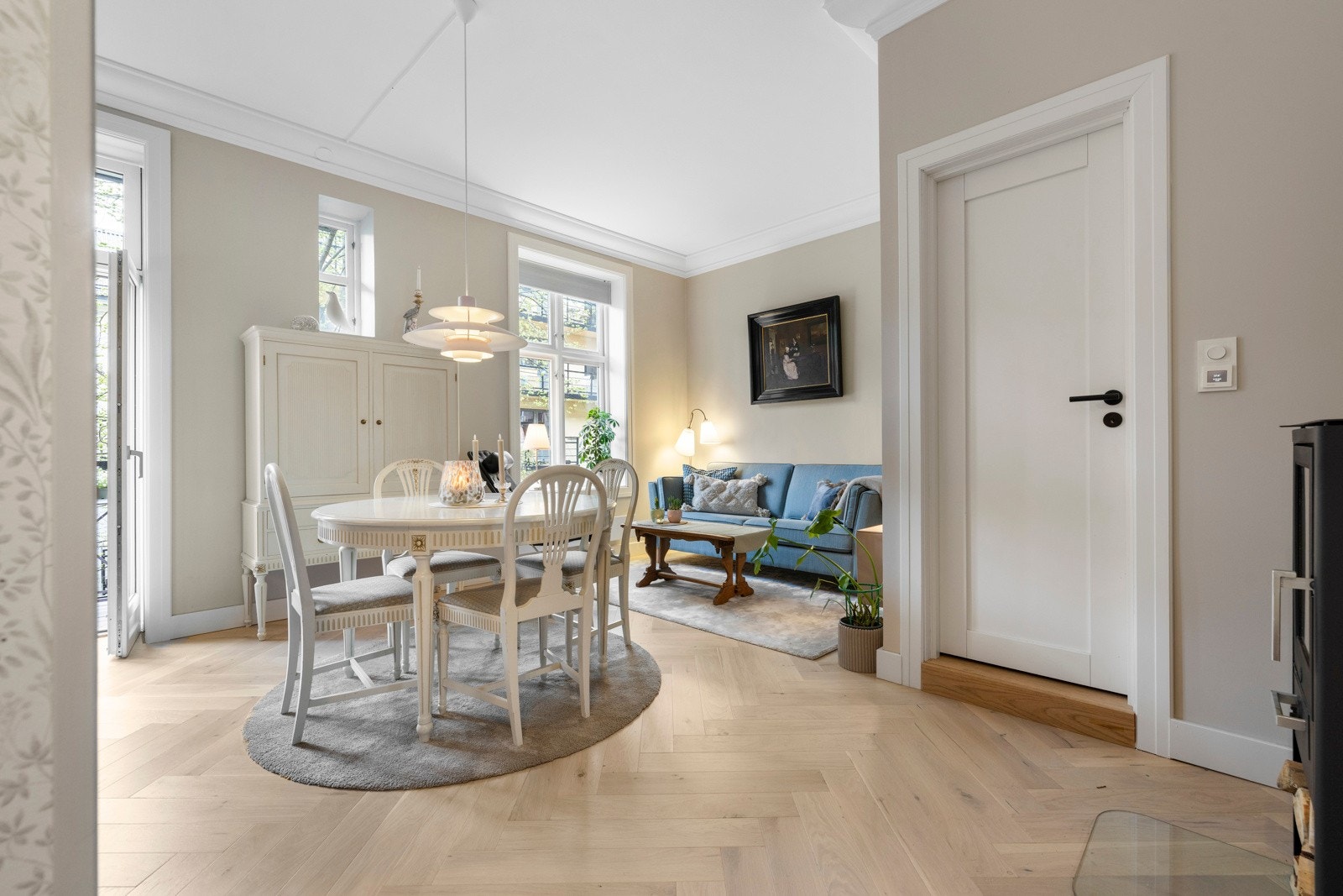 Lyst, hyggelig og innbydende. Galleribilde