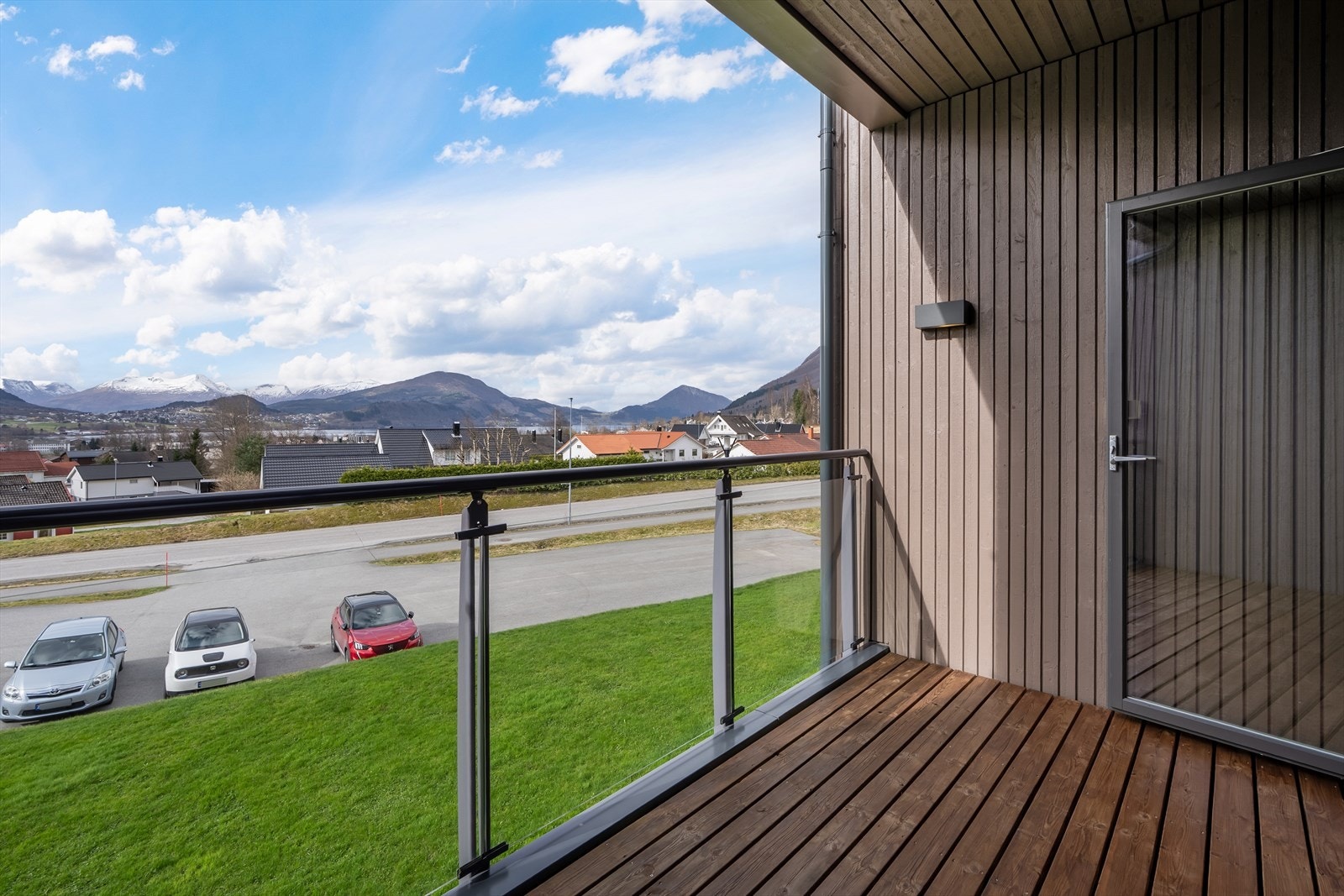 Flott utsikt frå skjerma og overbygd veranda Galleribilde
