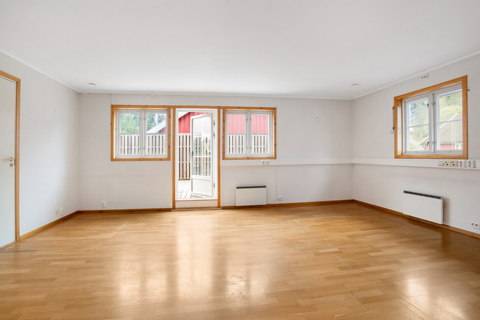 Lokalene varmes opp med luft-til-luft varmepumper og panelovner Galleribilde