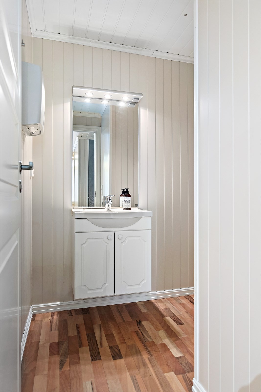 Toalettrom har mekanisk avtrekk Galleribilde