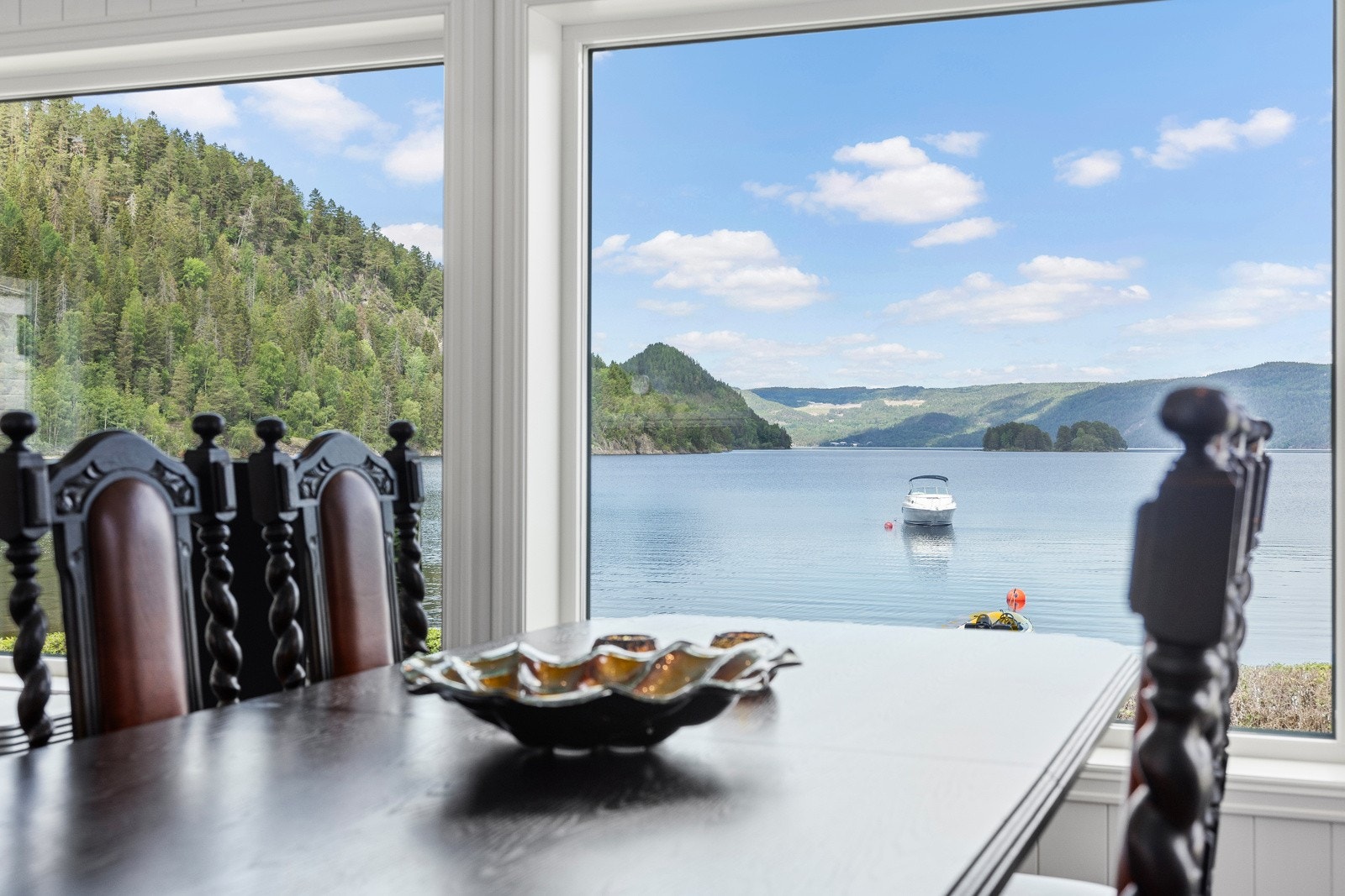 Sjekk ut den utsikten fra spisestuebordet Galleribilde