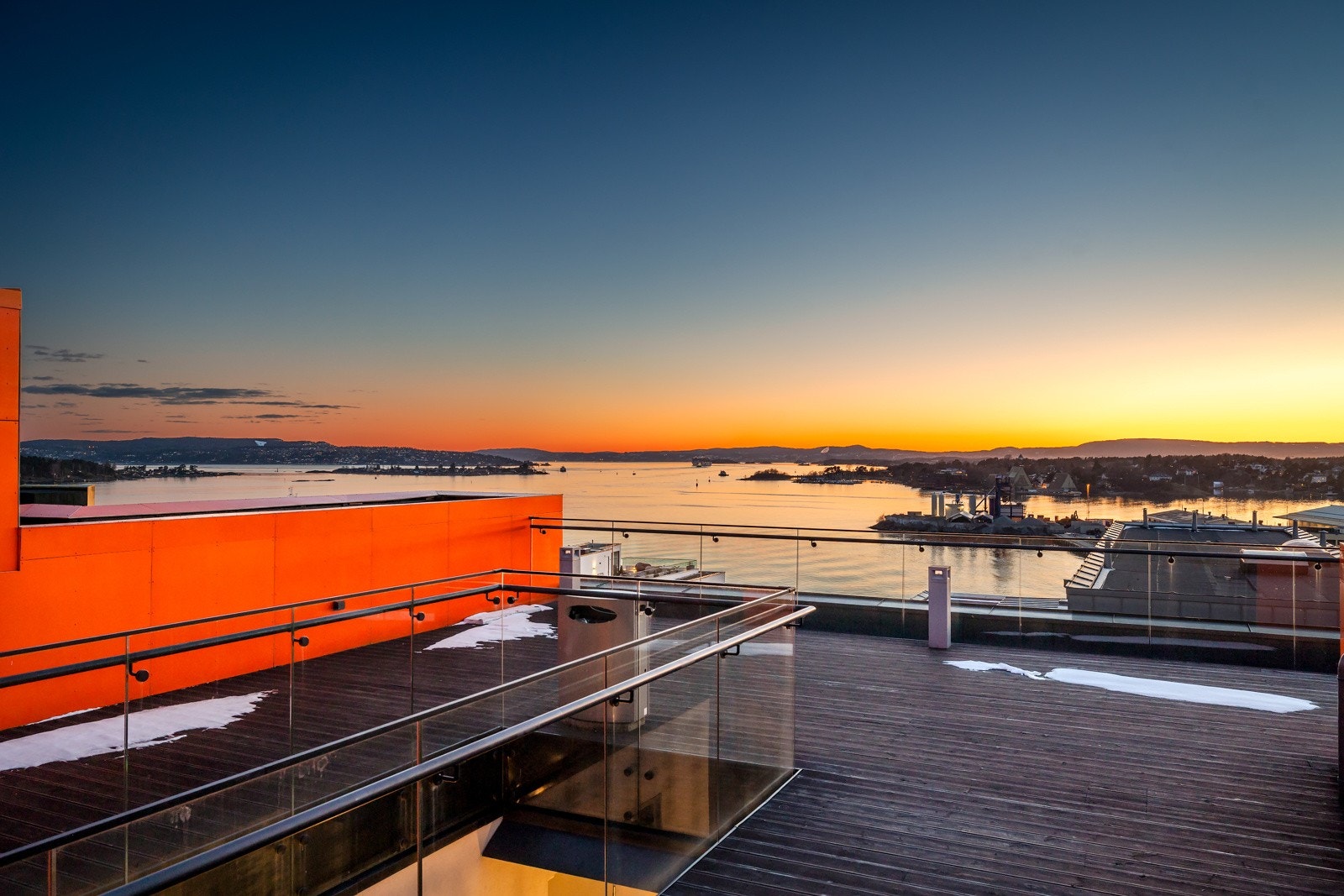 På toppen av bygget er det også en fantastisk felles takterrasse med panoramautsikt og sol fra morgen til kveld. Galleribilde