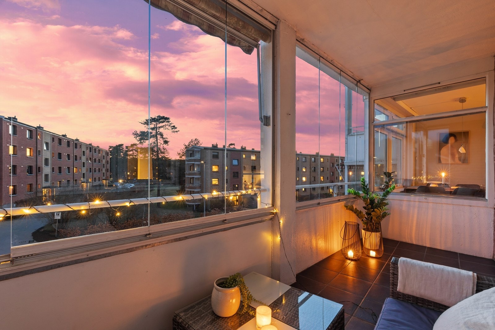 Fra stuen er det utgang til en solrik balkong på 8 kvm. Galleribilde