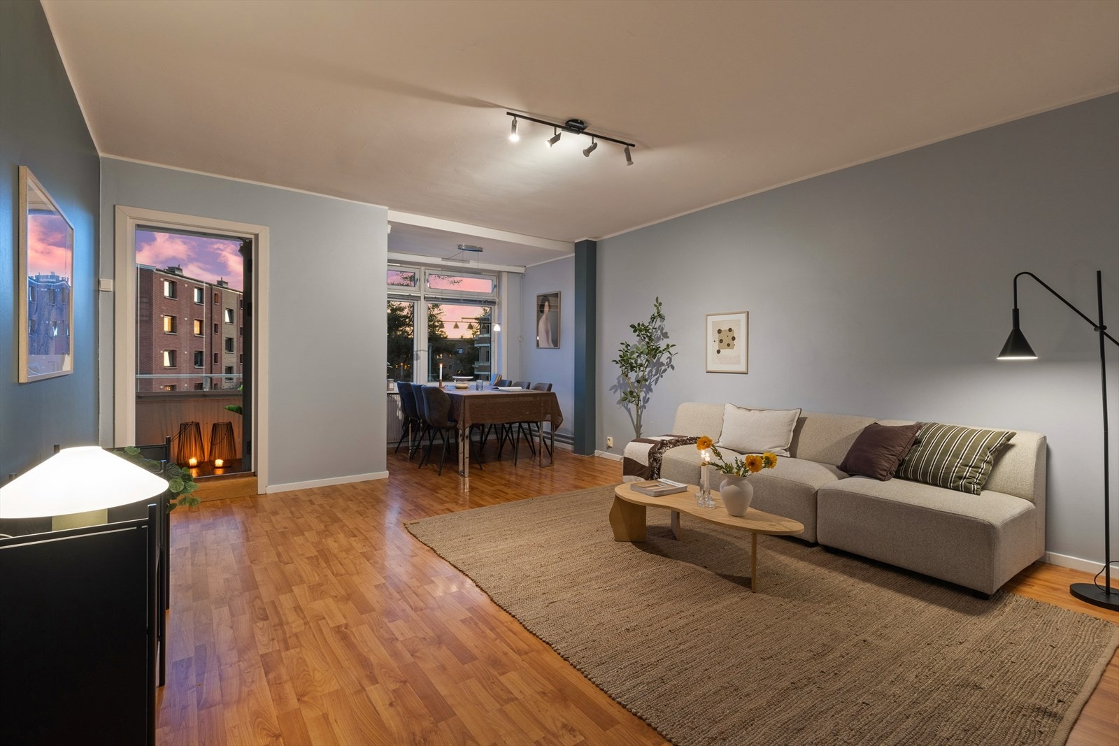 Leiligheten ligger i 2. etasje og har en god planløsning med luftige rom. Galleribilde