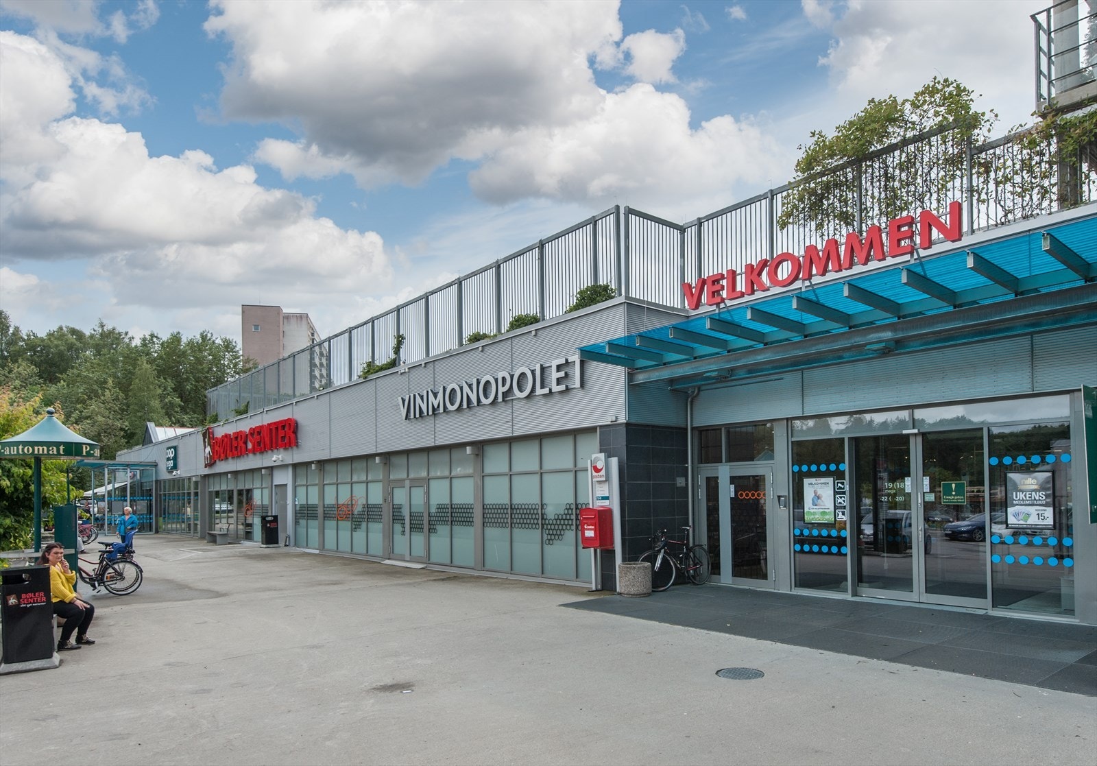 Bøler senter ligger ca 5 minutters gangavstand fra boligen og har bl.a. EVO treningssenter, Bøler Bad, bibliotek, butikker, vinmonopol og kafeer. Galleribilde