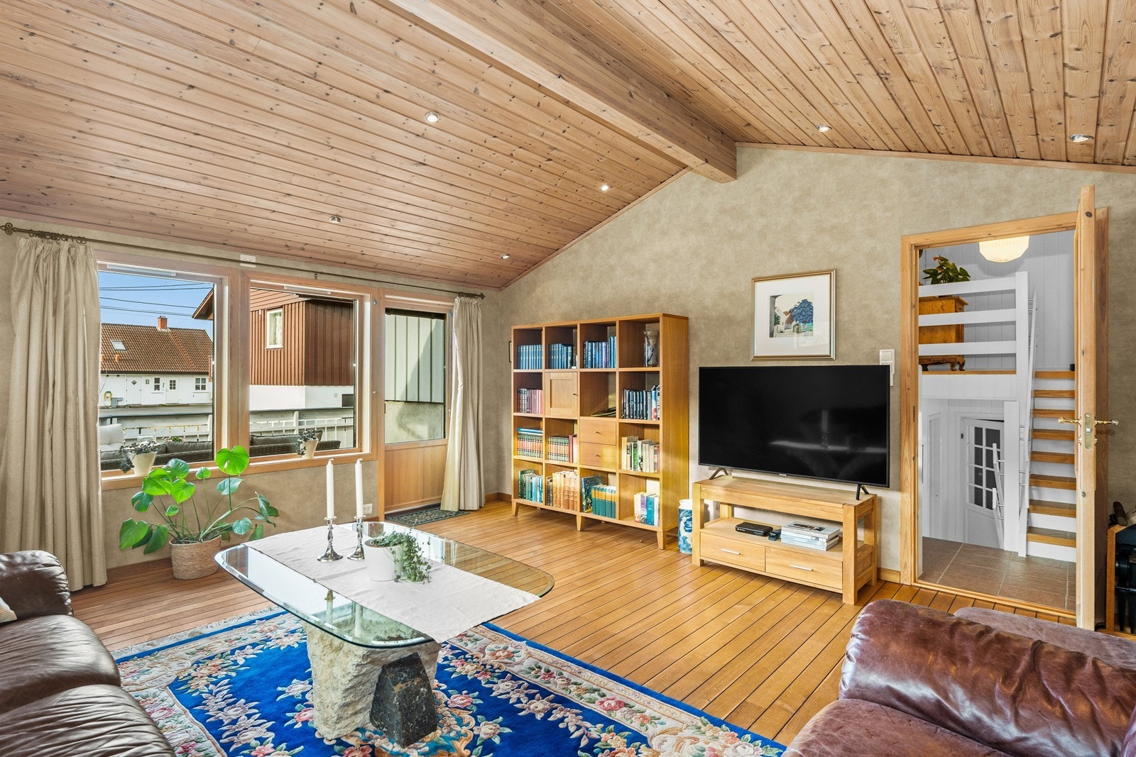 Påbyggsdel med utgang til terrasse. Galleribilde