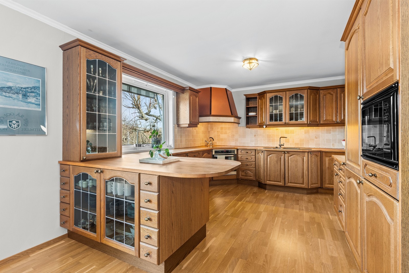 God skap- og benkeplass! Galleribilde