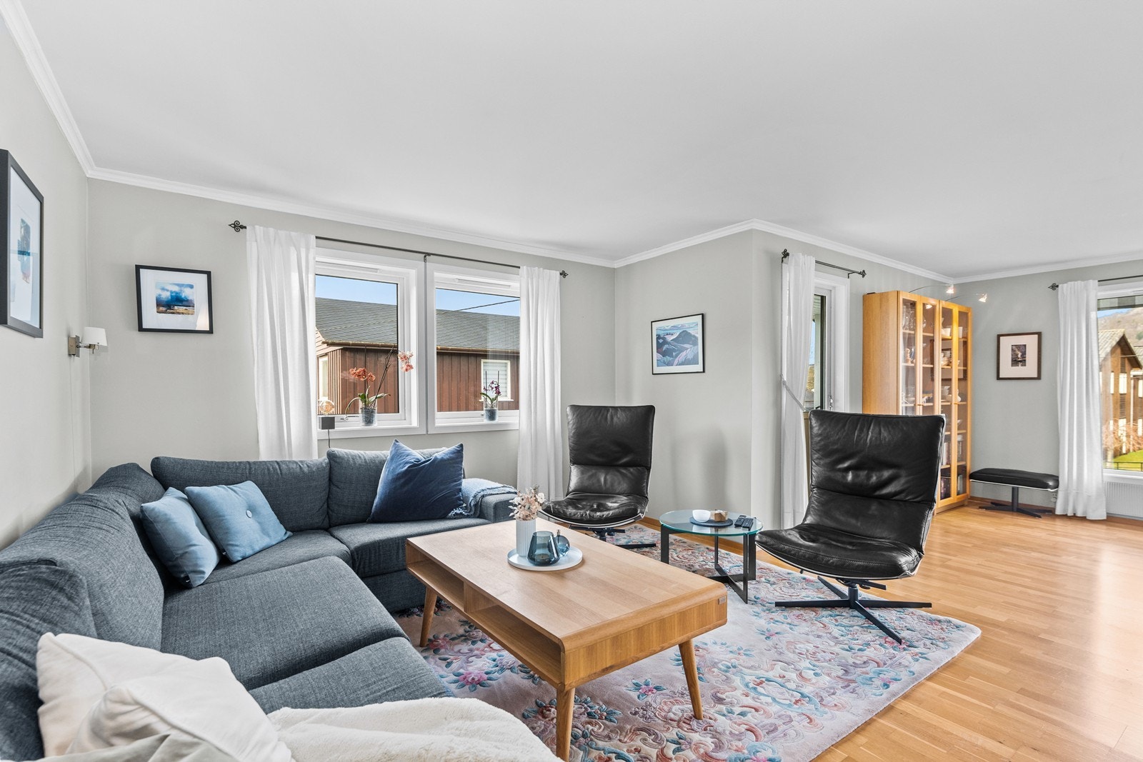 Direkte utgang til terrasse fra stuen. Galleribilde