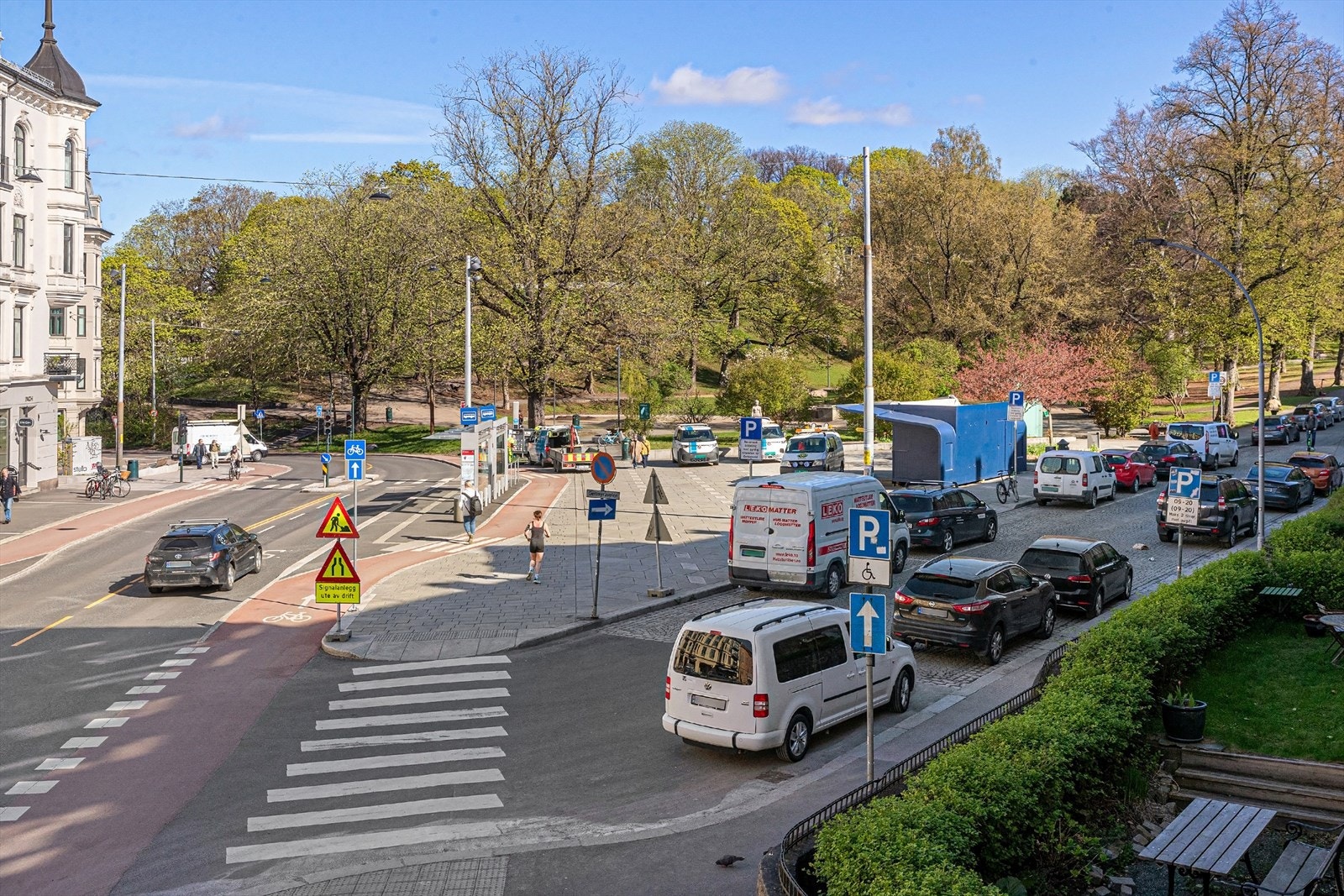 Leiligheten er sentral, men oppleves allikevel rolig og tilbaketrukket - Denne må oppleves! Galleribilde