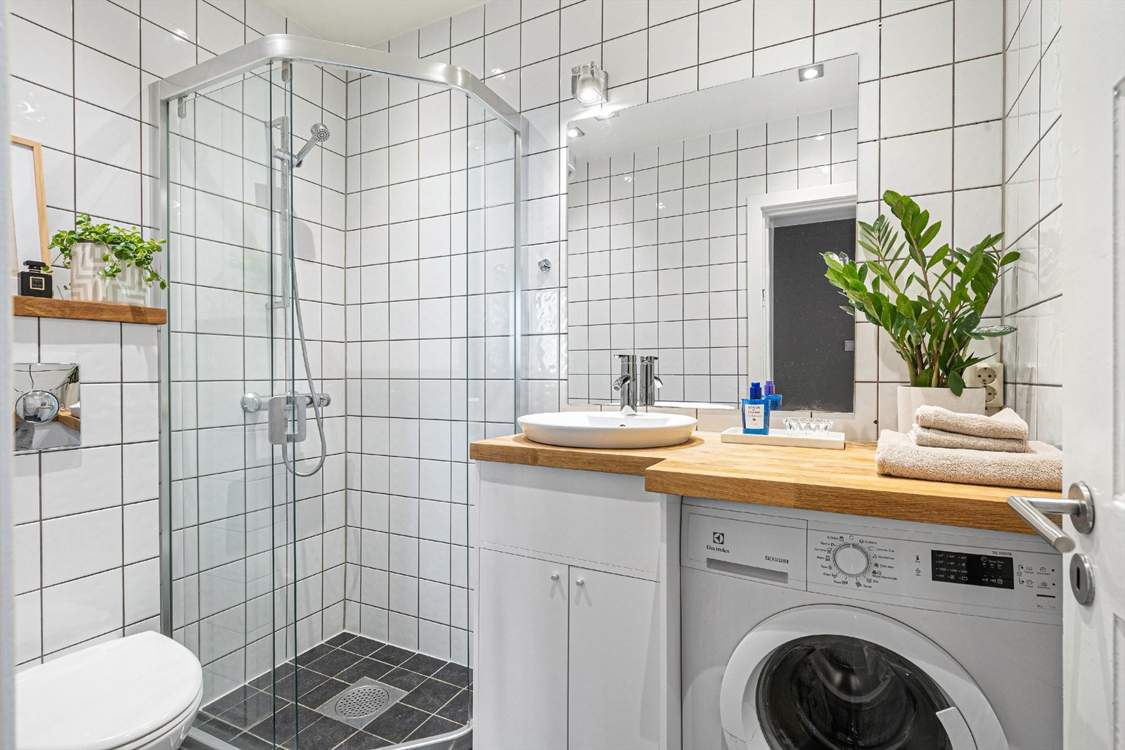 Varmekabler i gulv og opplegg for vaskemaskin Galleribilde