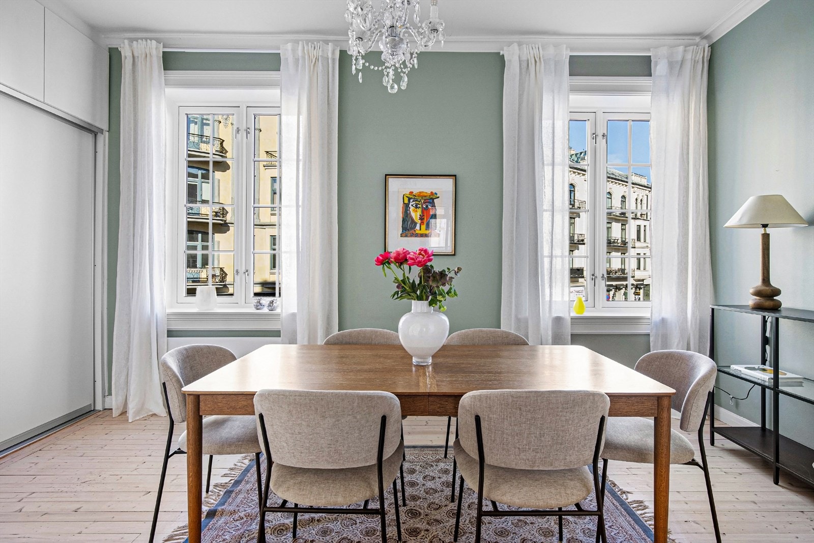 Klassisk og urban leilighet midt på St. Hanshaugen med utsikt til parken Galleribilde