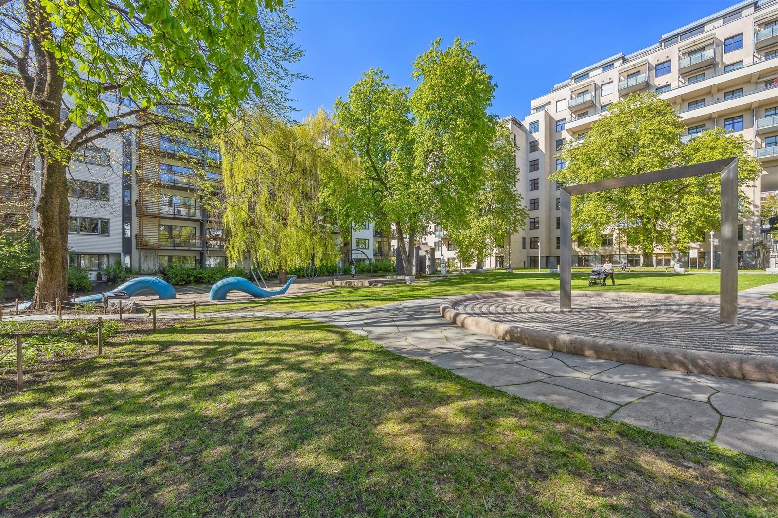 Leiligheten ligger i et meget attraktivt og sentralt boligområde i populære Pilestredet Park, som tilhører indre by i Oslo. Galleribilde