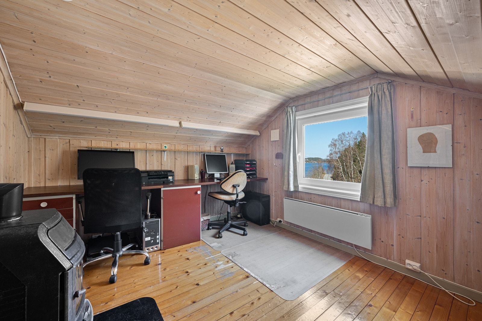Loftstue/arbeidsrom på loft over original del - Vedovn montert Galleribilde
