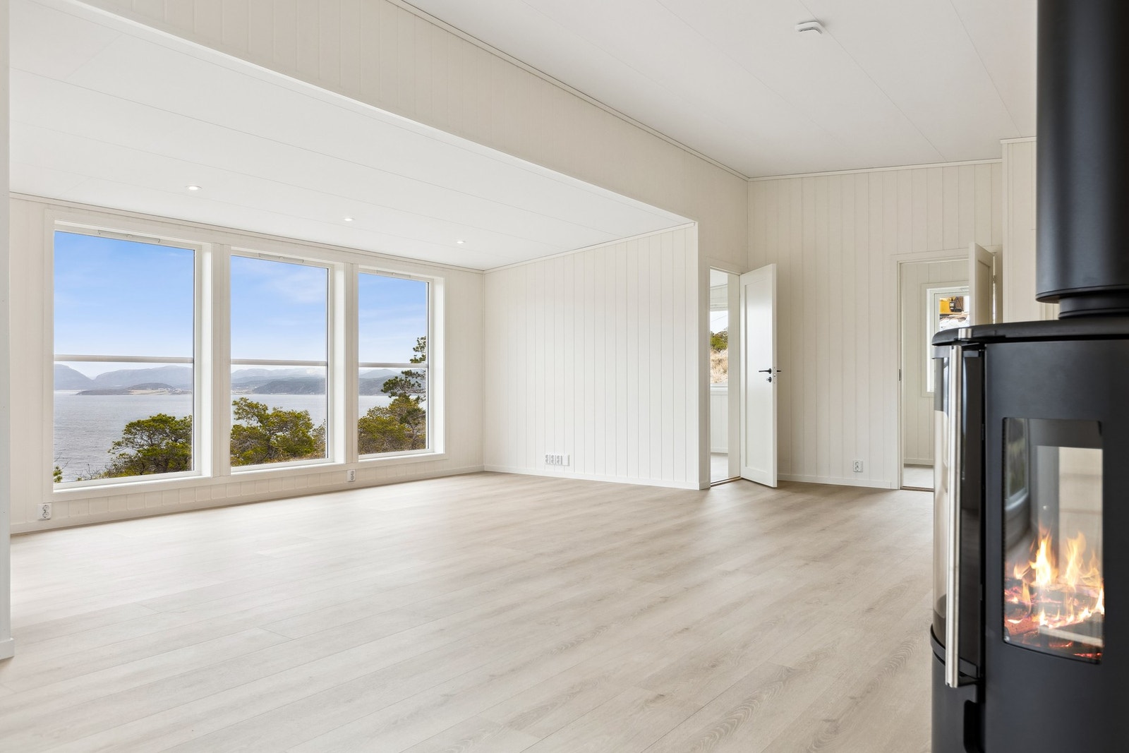 Vedovn og varmepumpe gir både komfort og effektiv oppvarming. Galleribilde