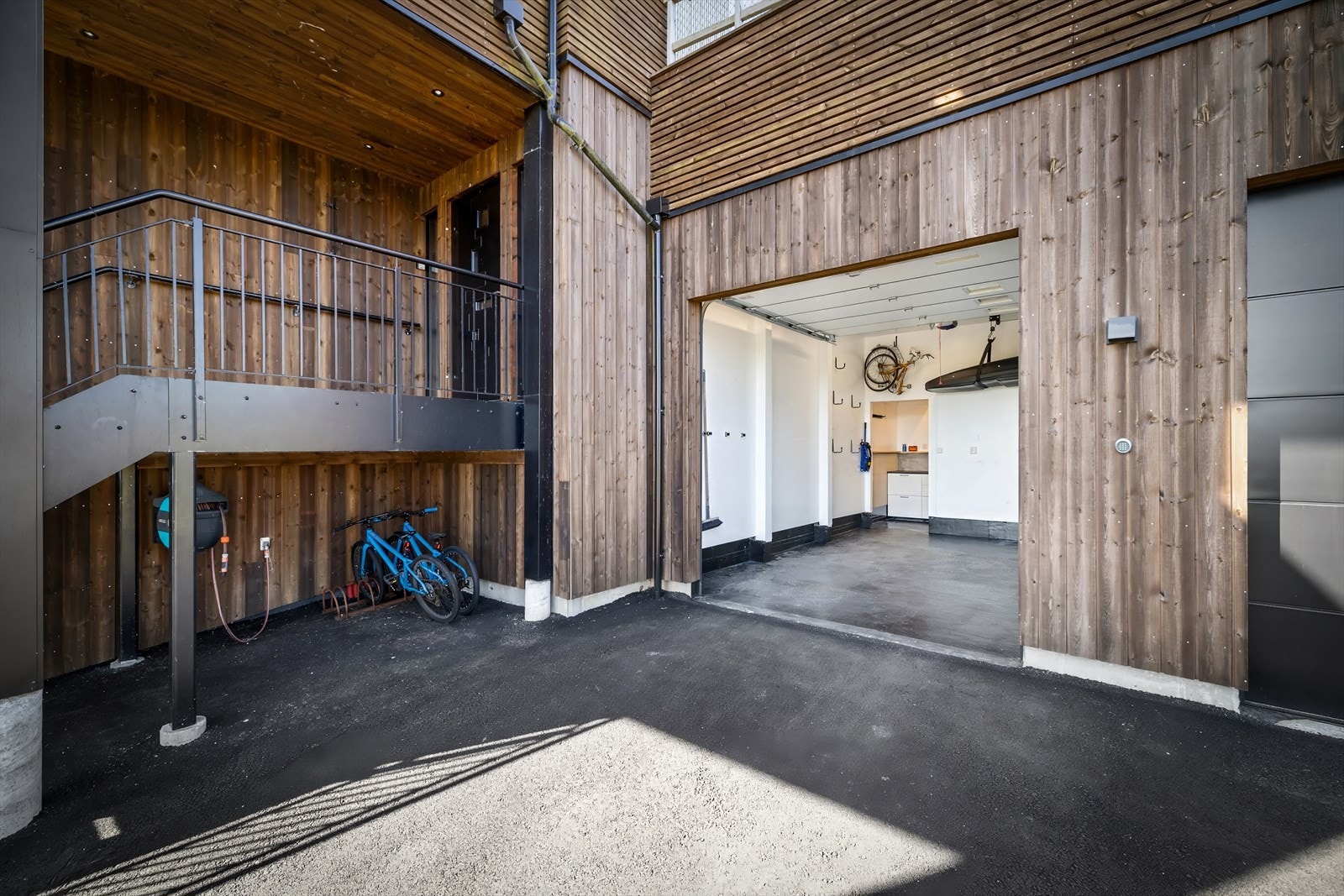 Leiligheten har privat garasje. Galleribilde